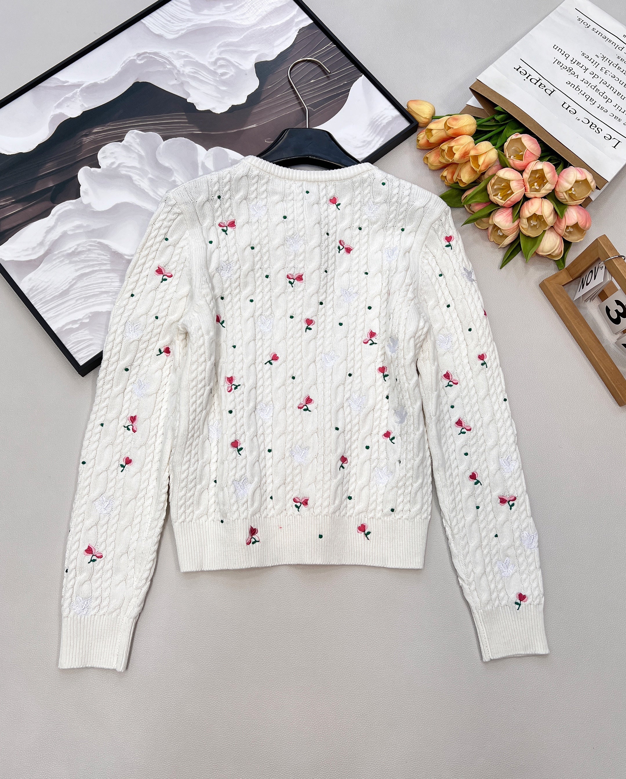 26NEW Round Neck Rose Floral Knit Cardigan