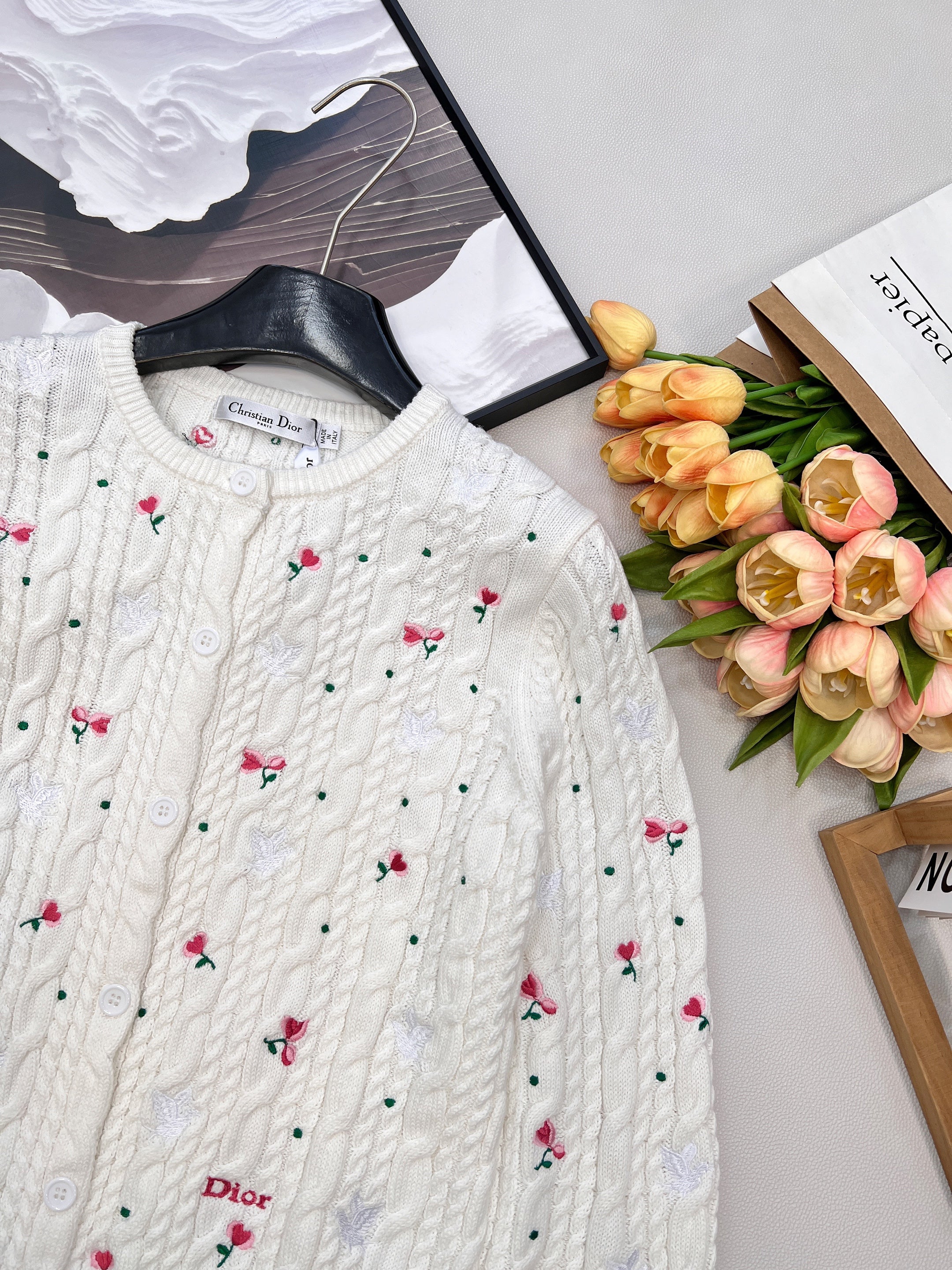 26NEW Round Neck Rose Floral Knit Cardigan