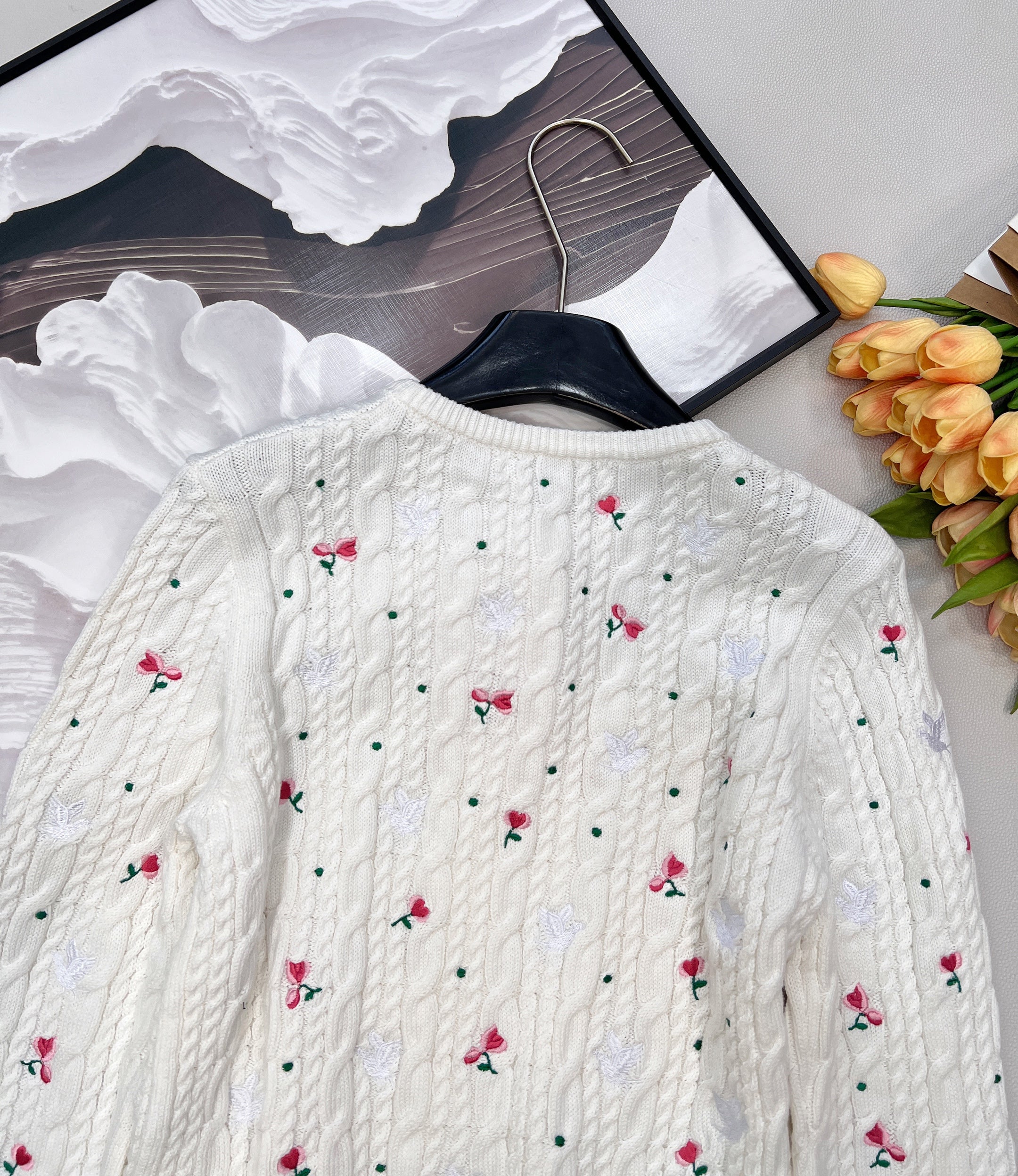 26NEW Round Neck Rose Floral Knit Cardigan