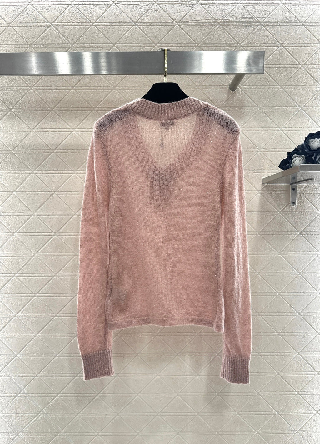 26NEW Heart Neckline Sequined Knit Sweater