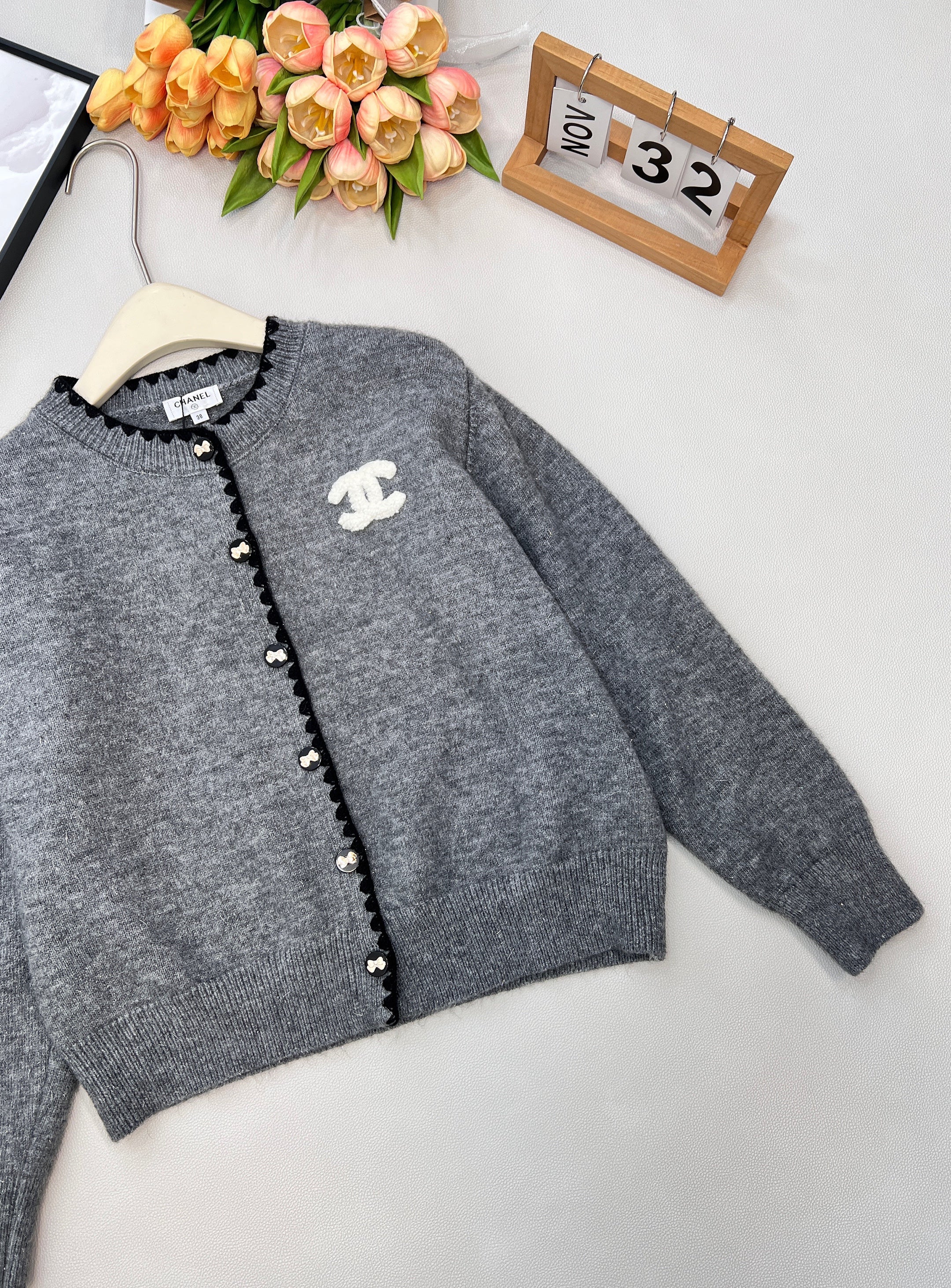 26NEW Crew Neck Cardigan