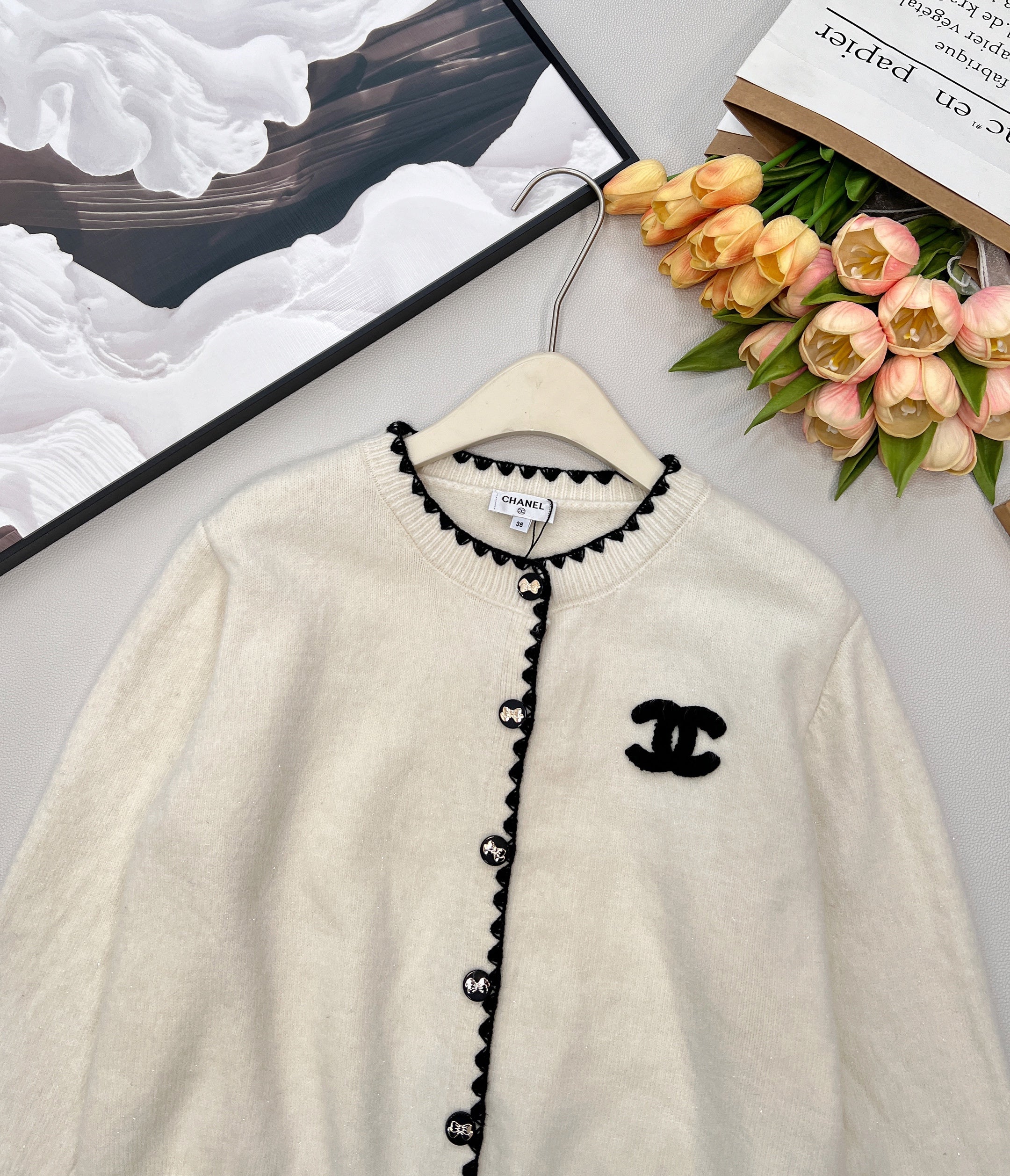 26NEW Crew Neck Cardigan