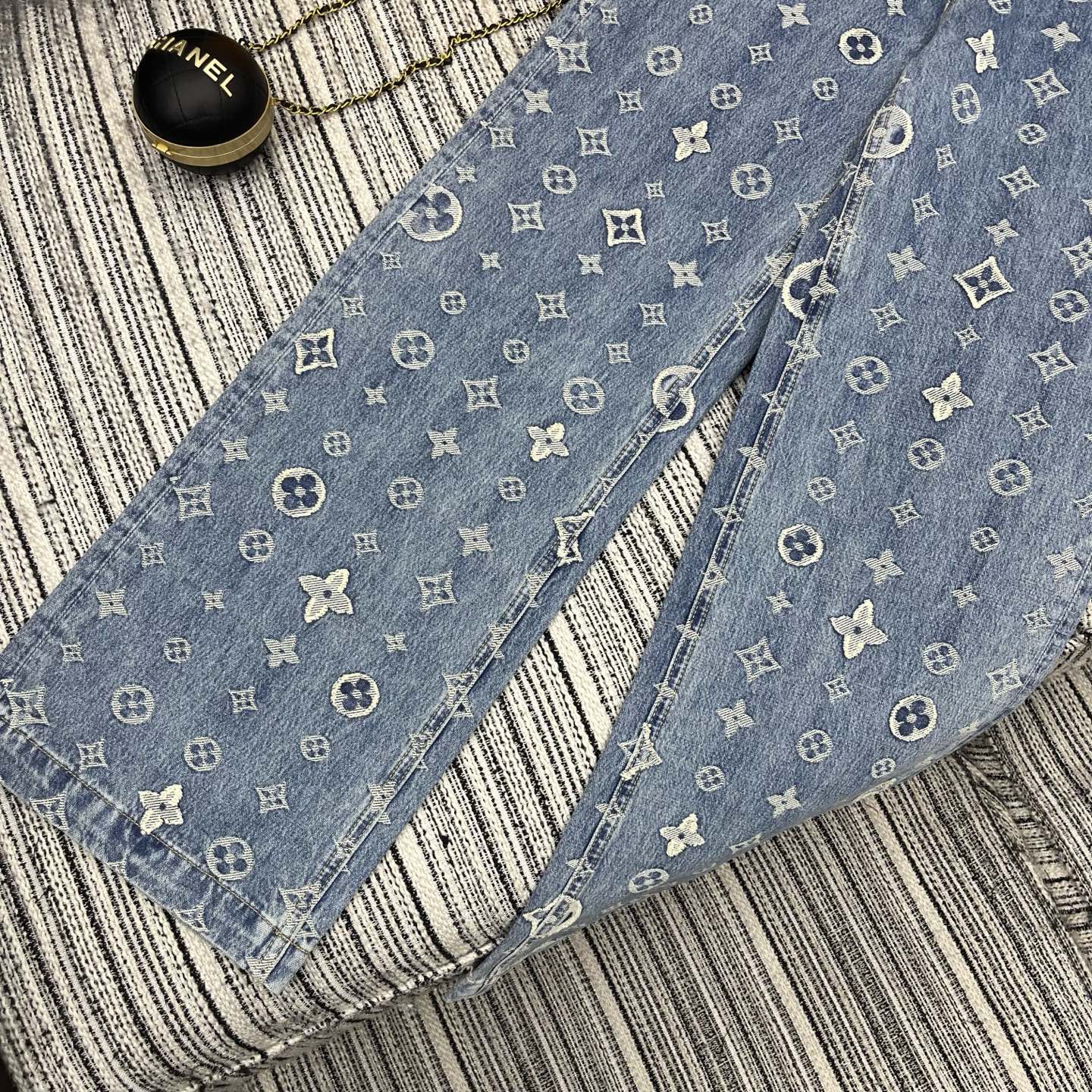 26NEW Letter Jacquard Straight Leg Jeans