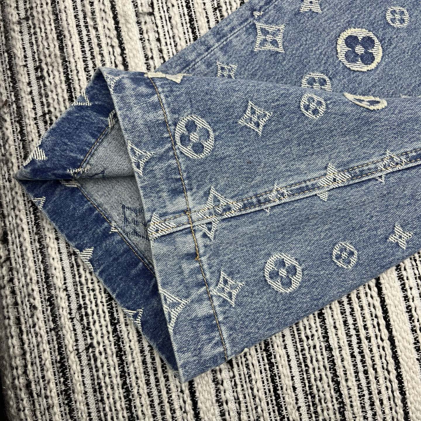 26NEW Letter Jacquard Straight Leg Jeans