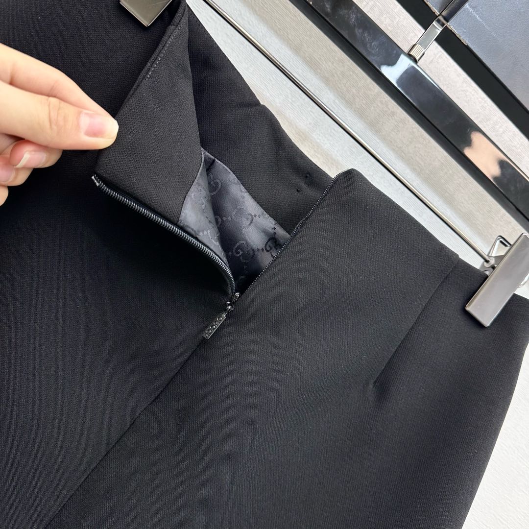 26NEW Collared Logo Short Jacket + High-Waisted Logo Button Skirt