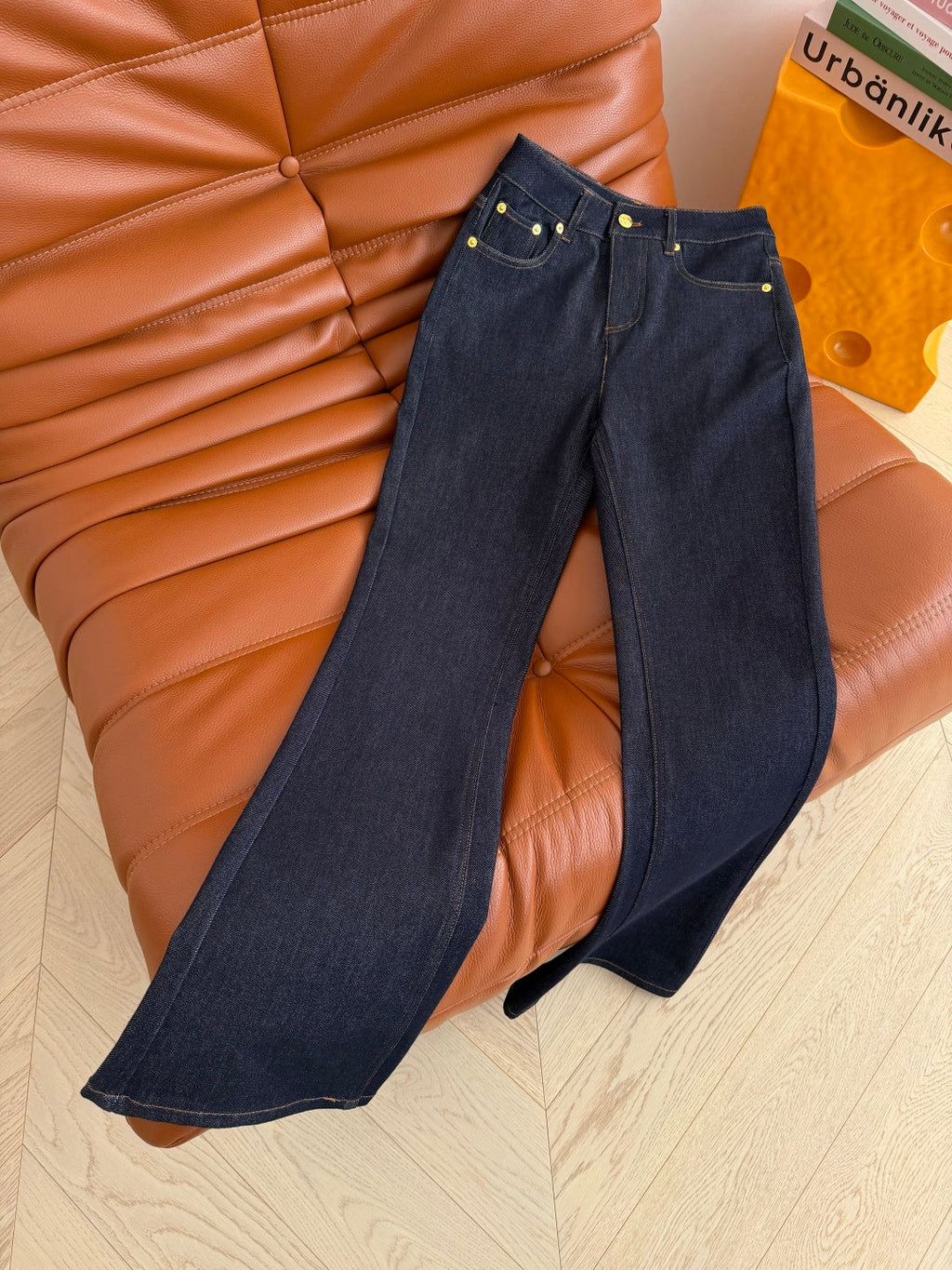 26NEW Vaqueros acampanados bordados