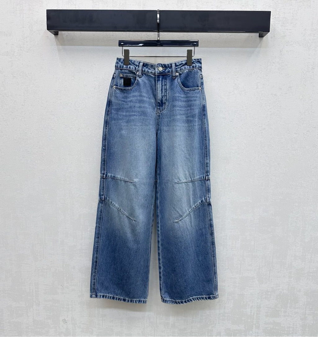 26NEW distressed curved denim jeans