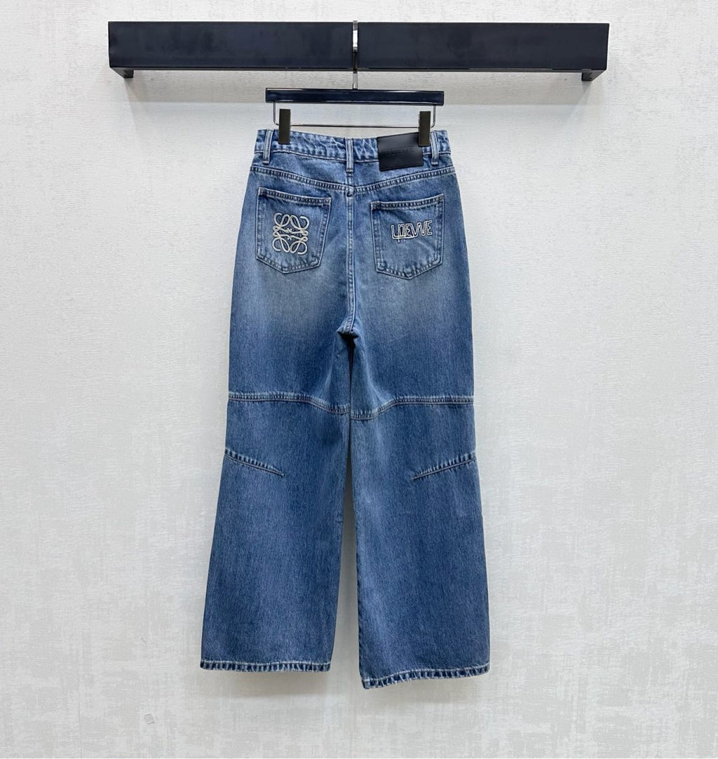 26NEW distressed curved denim jeans
