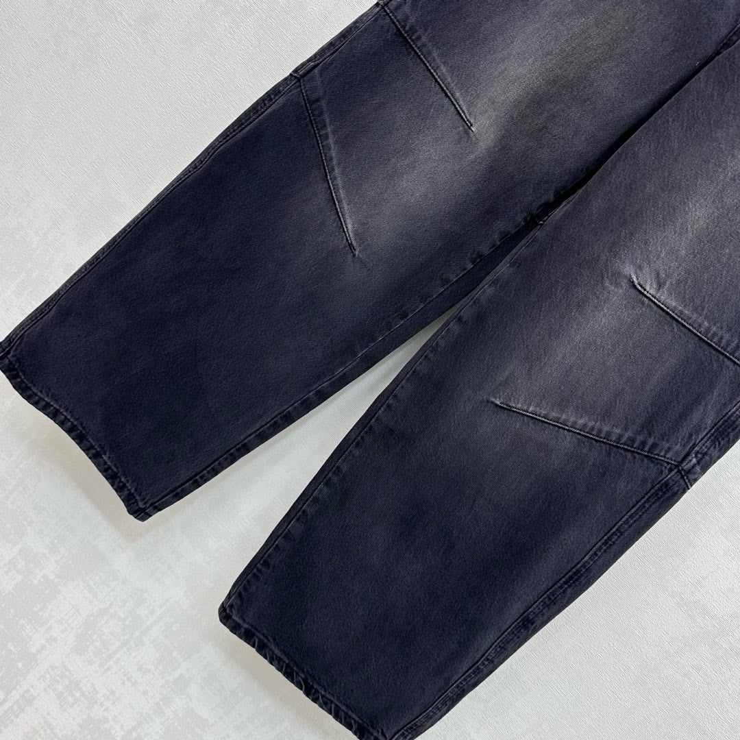 26NEW distressed curved denim jeans