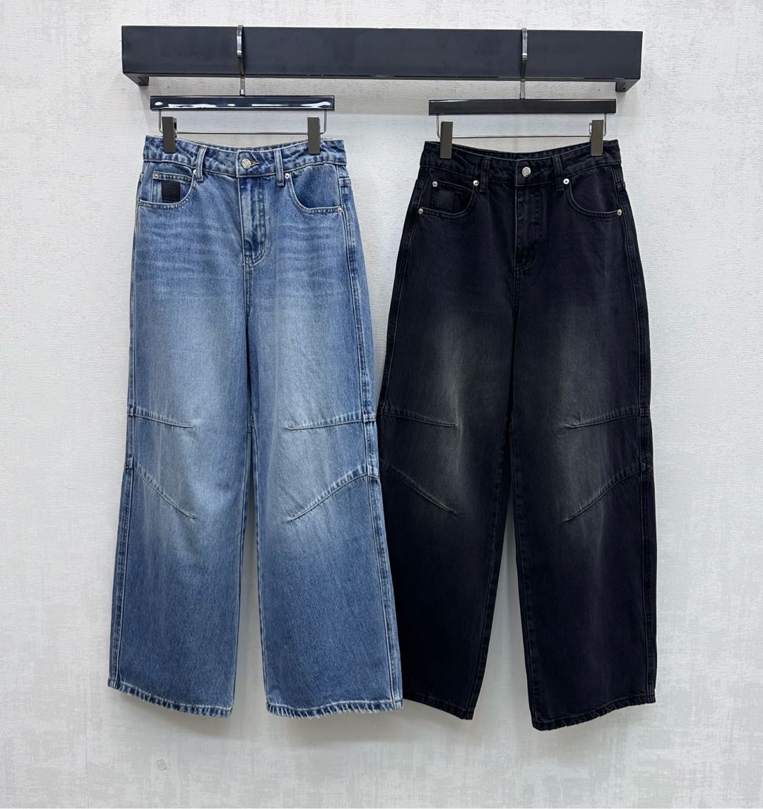 26NEW distressed curved denim jeans