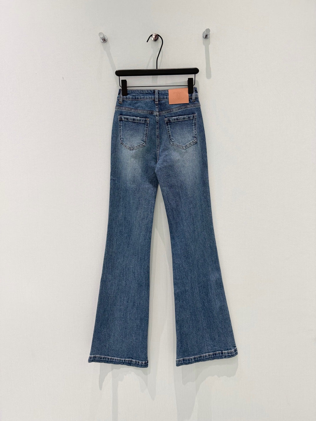 26NEW Double Pocket Embossed Flared Jeans