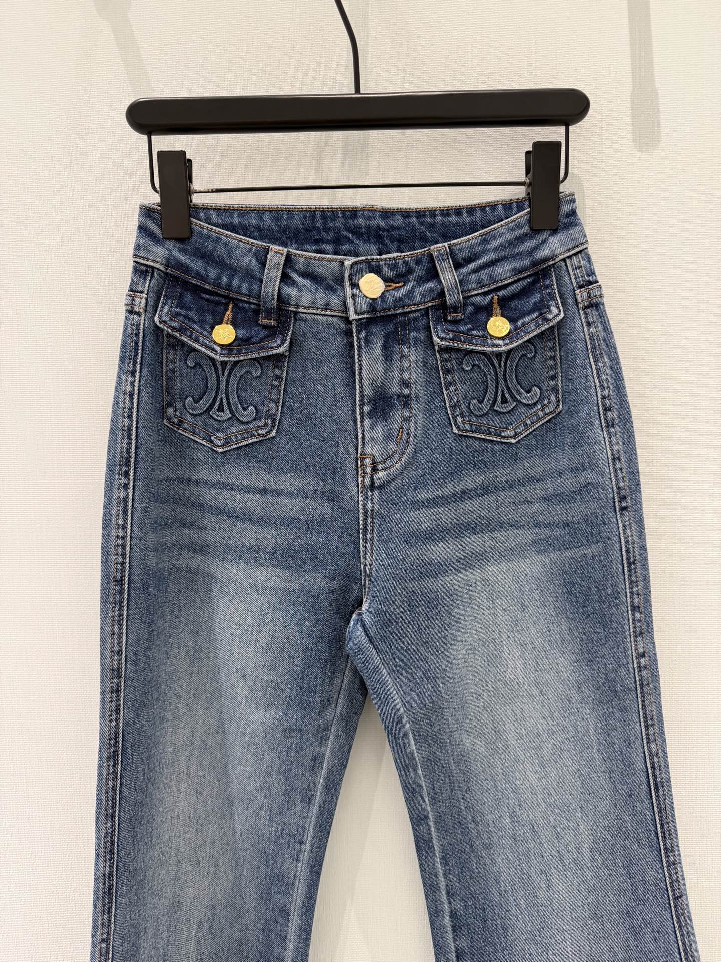 26NEW Double Pocket Embossed Flared Jeans