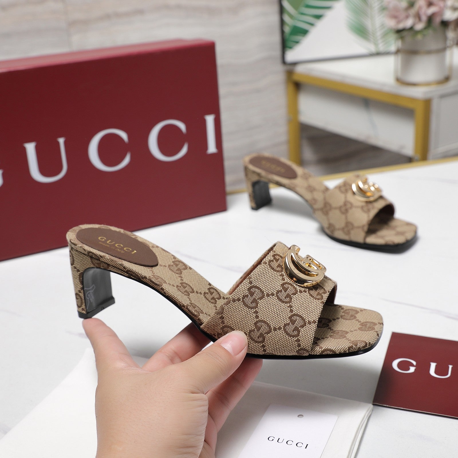 26NEW Mid-Heel Sandals