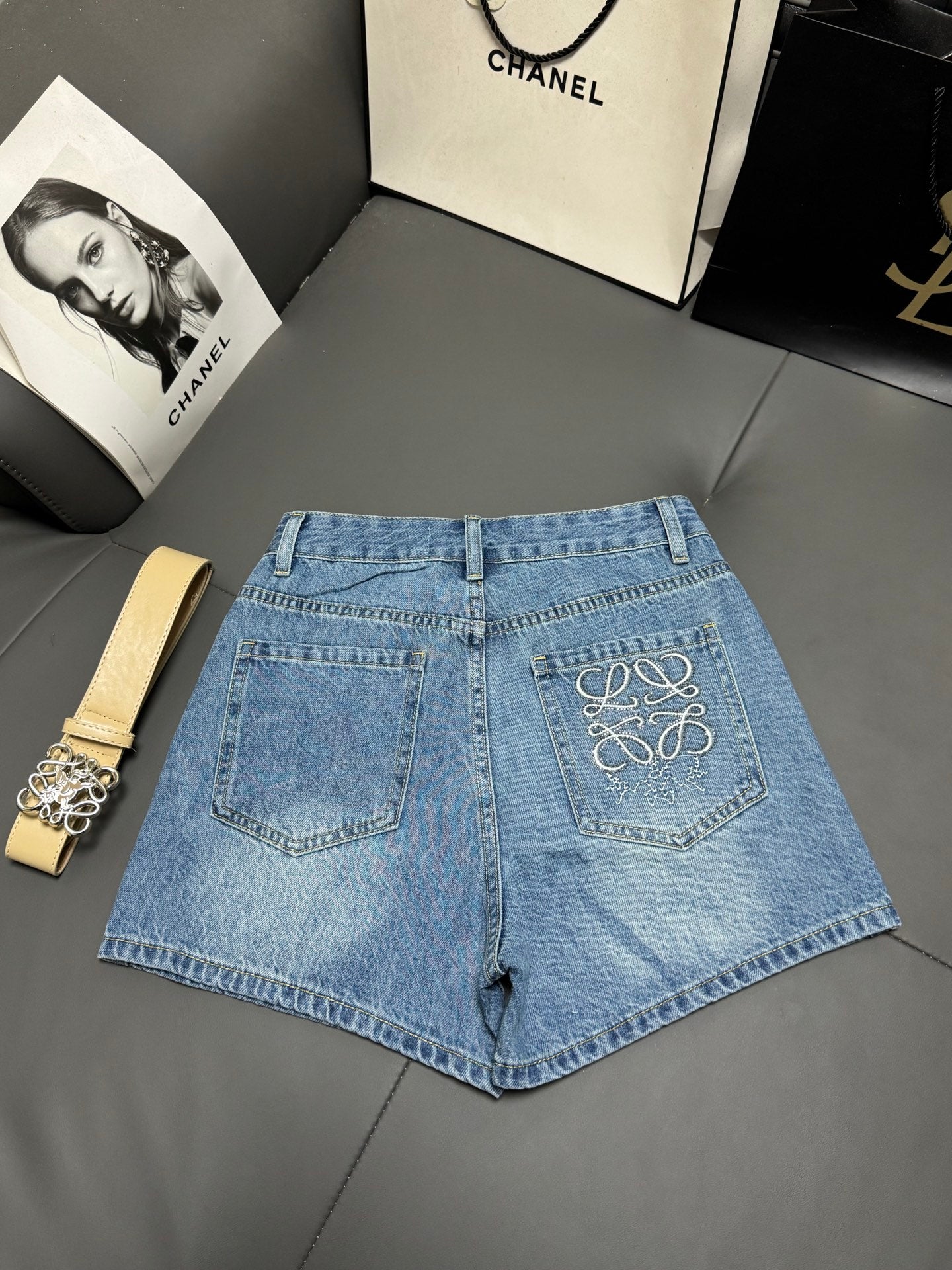 26NEW Pocket Embroidered Rhinestone Denim Shorts