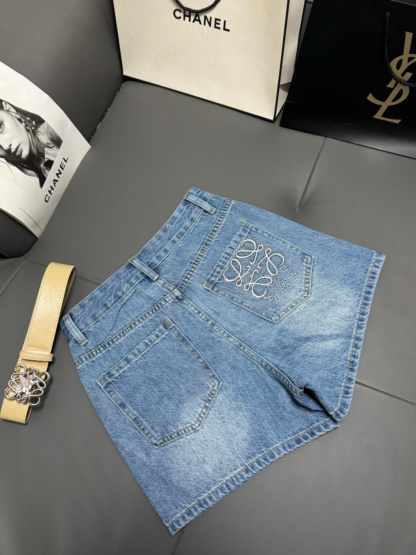 26NEW Pocket Embroidered Rhinestone Denim Shorts