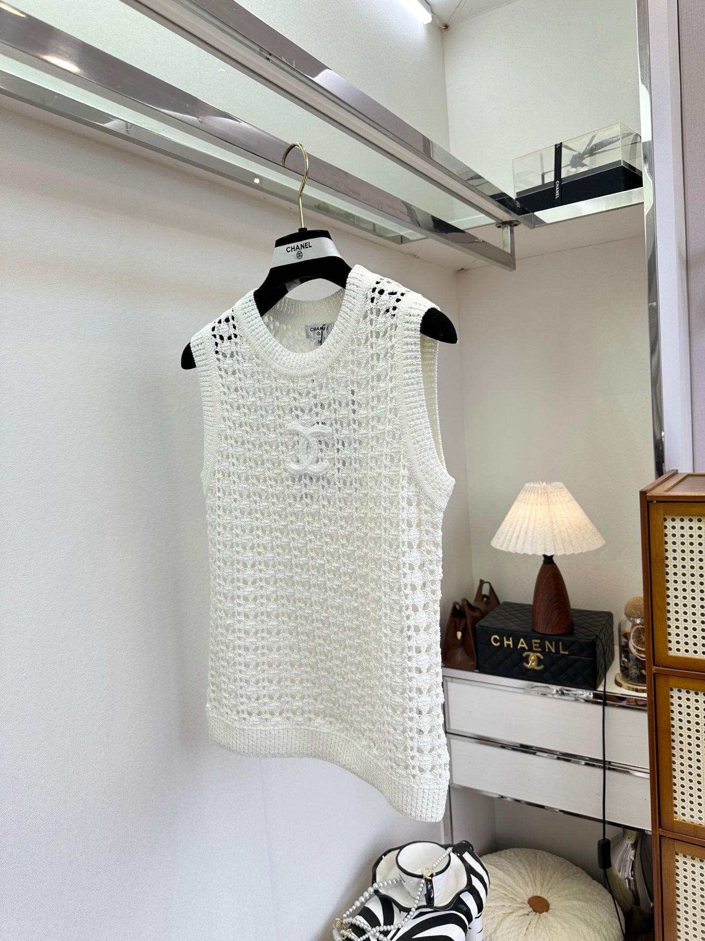 26NEW French-style openwork knit vest