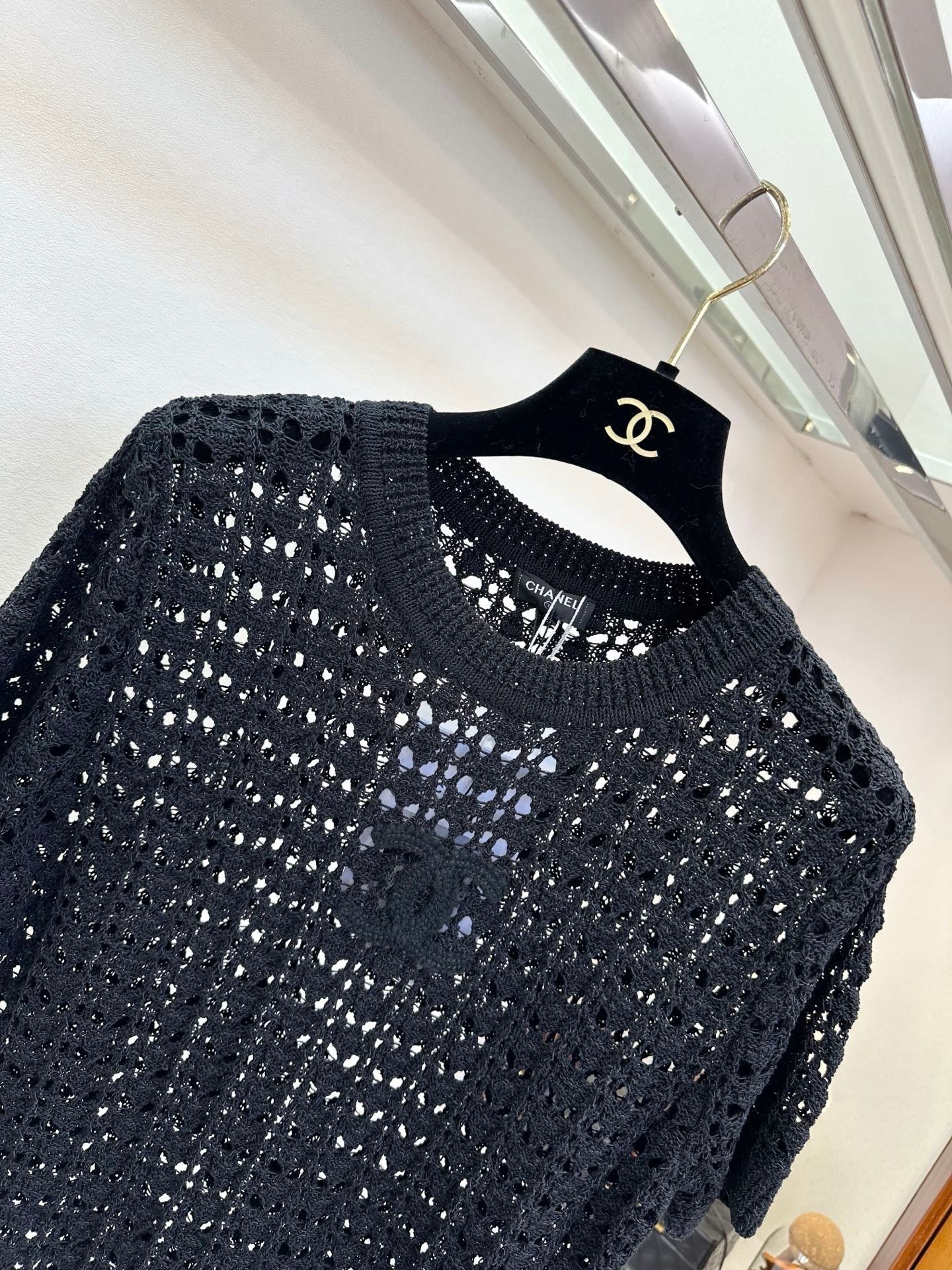 26NEW French-style openwork knit top