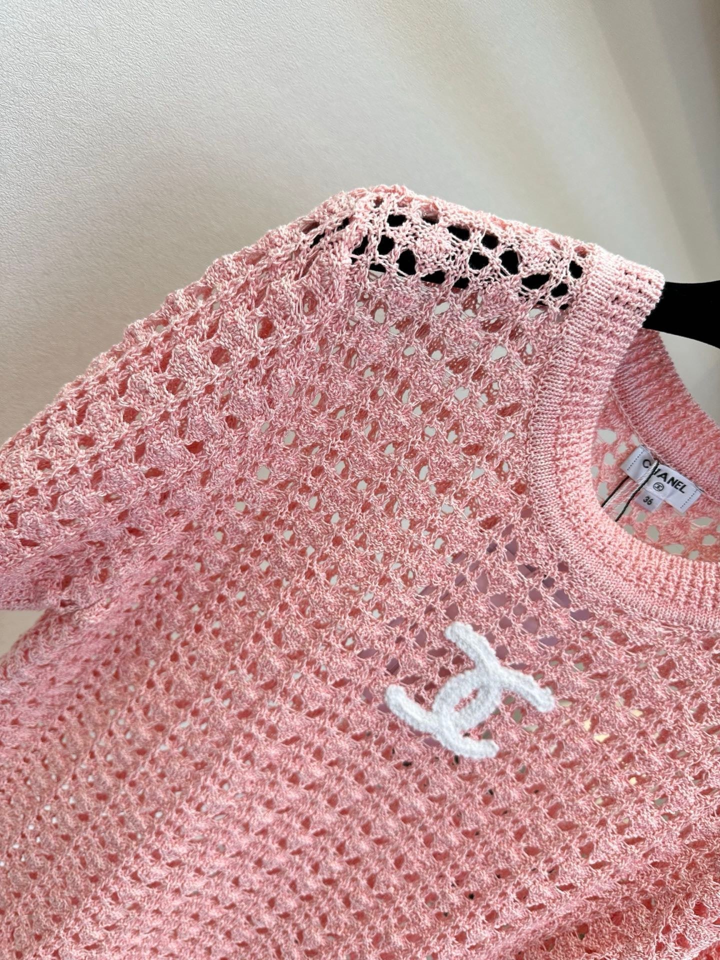 26NEW French-style openwork knit top