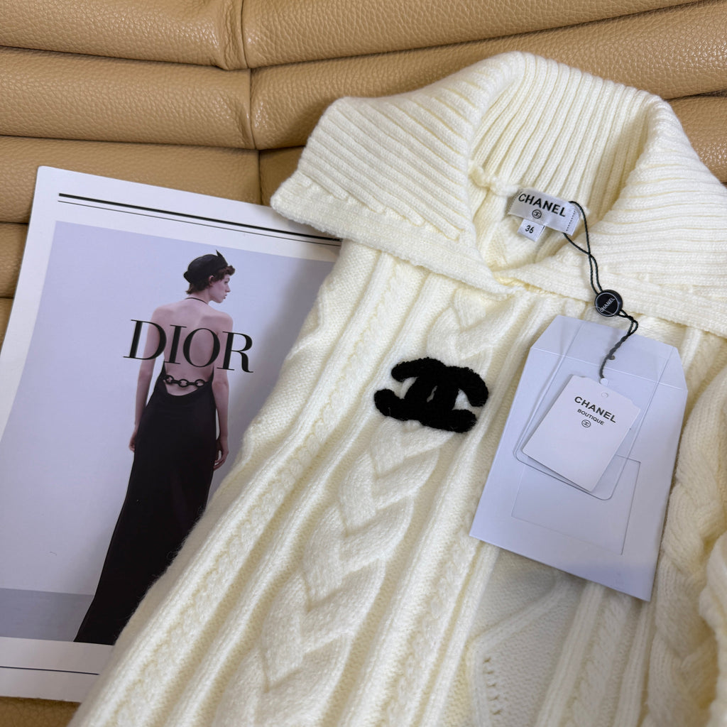 26NEW French White Cable Knit Sweater