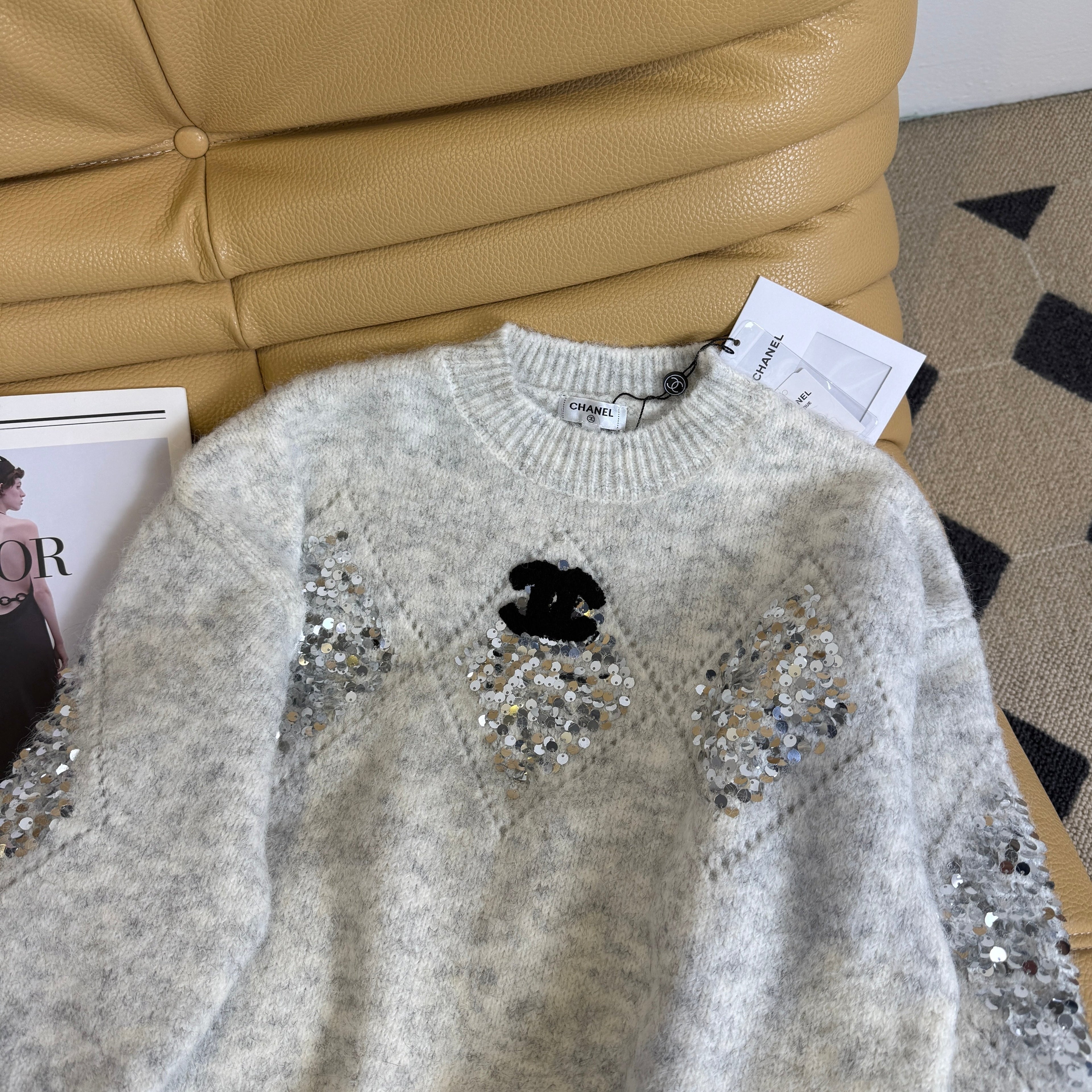 26NEW Sequined Diamond Pattern Sweater