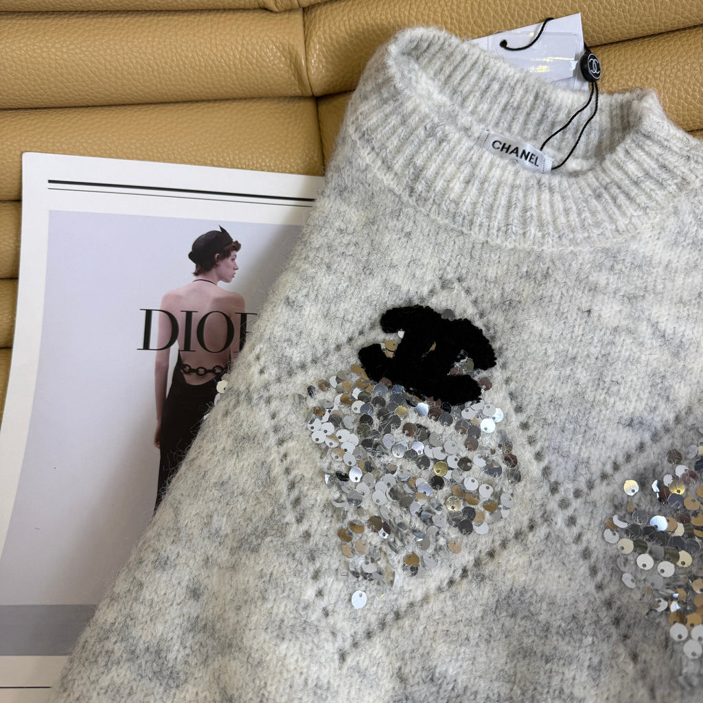 26NEW Sequined Diamond Pattern Sweater