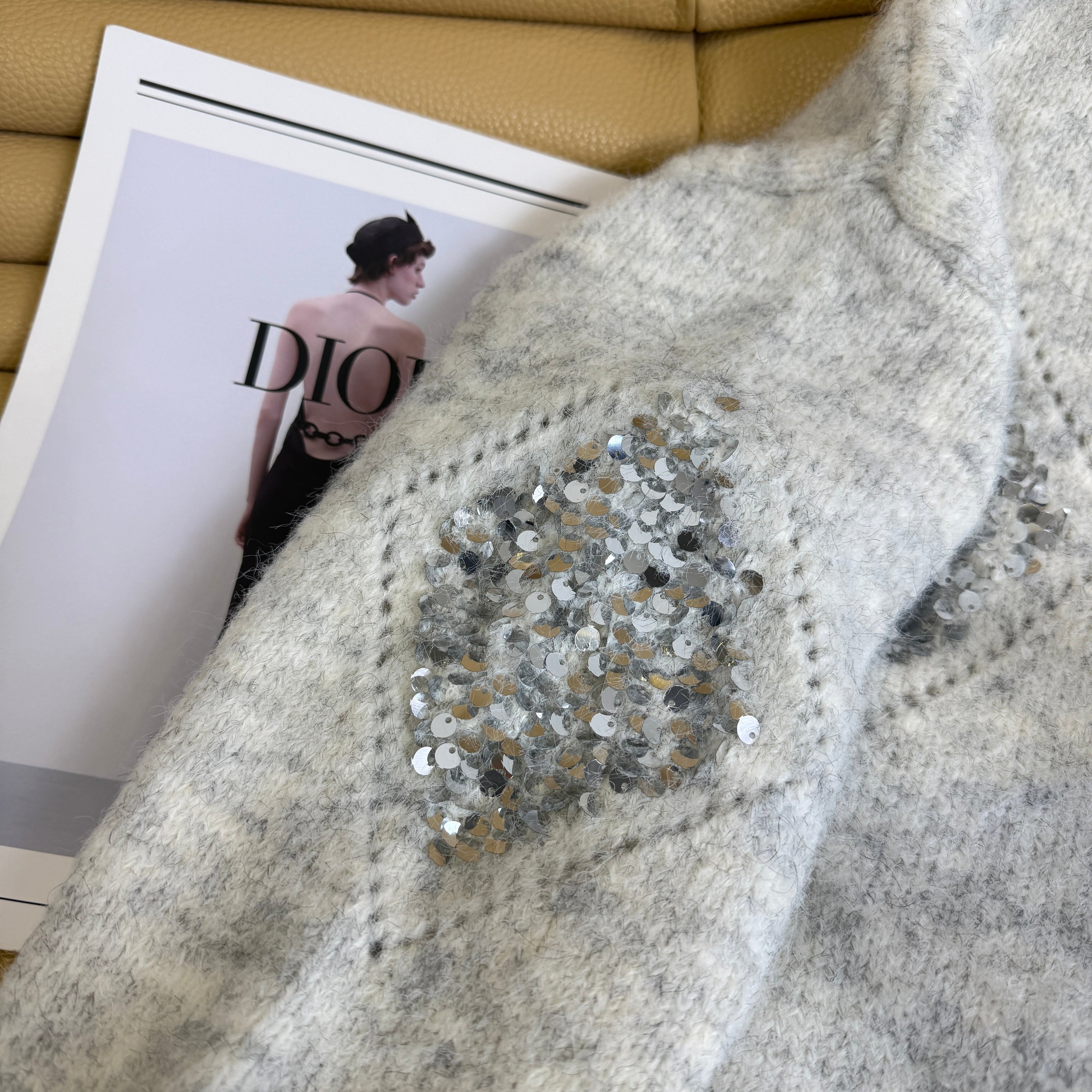 26NEW Sequined Diamond Pattern Sweater