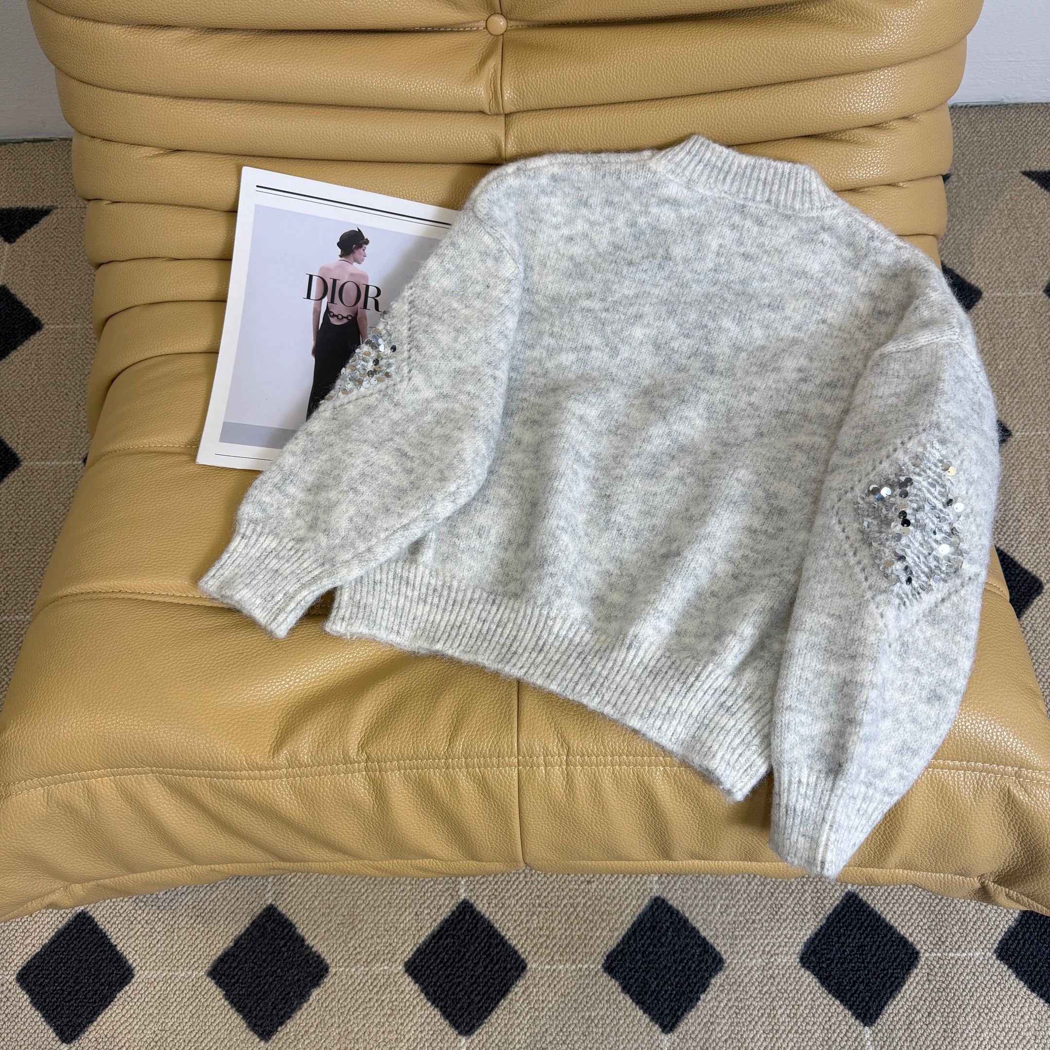 26NEW Sequined Diamond Pattern Sweater
