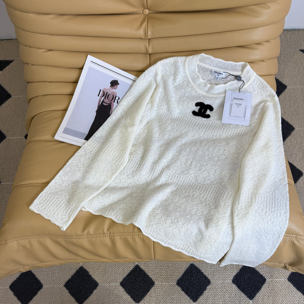 26NEW White Jacquard Knit Sweater