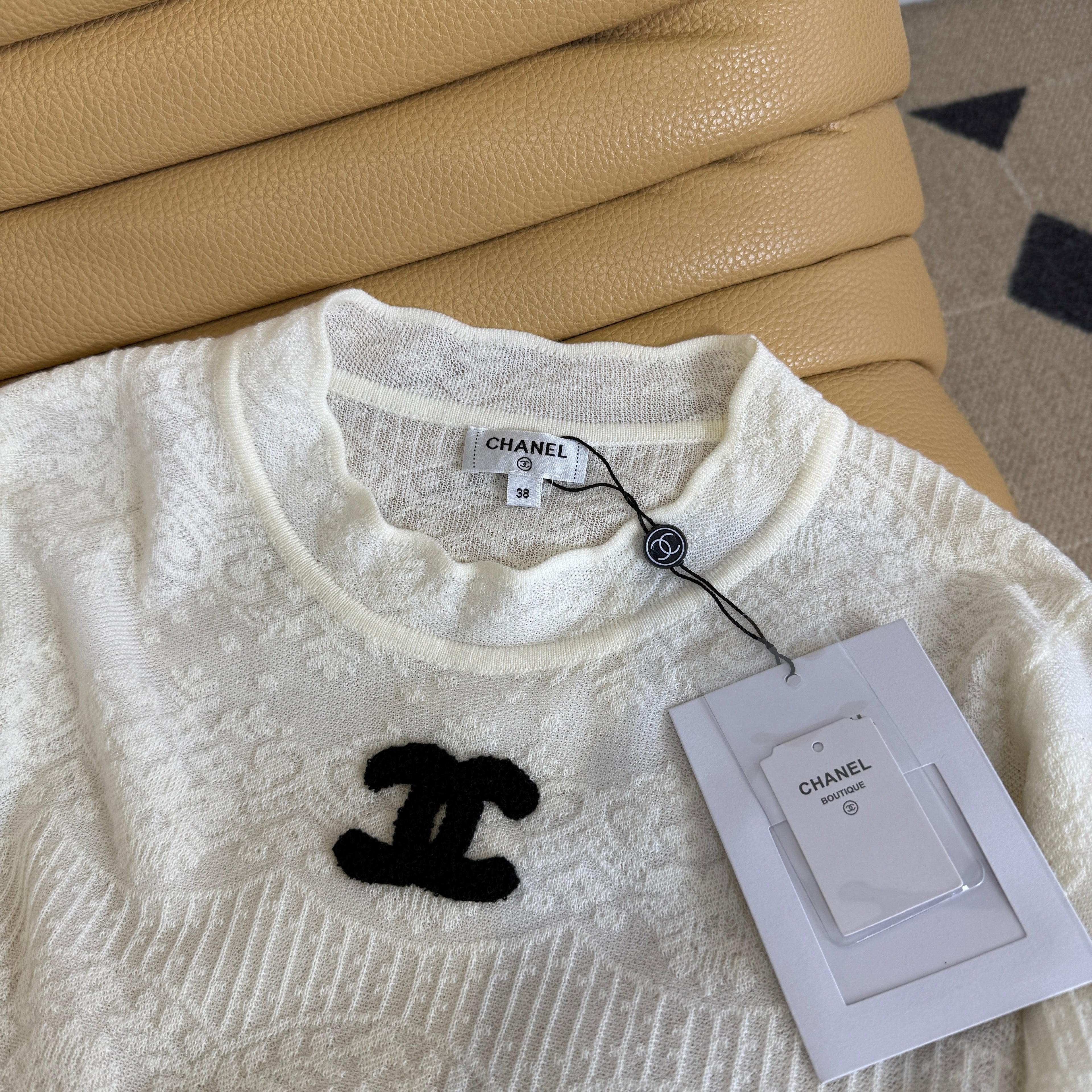 26NEW White Jacquard Knit Sweater