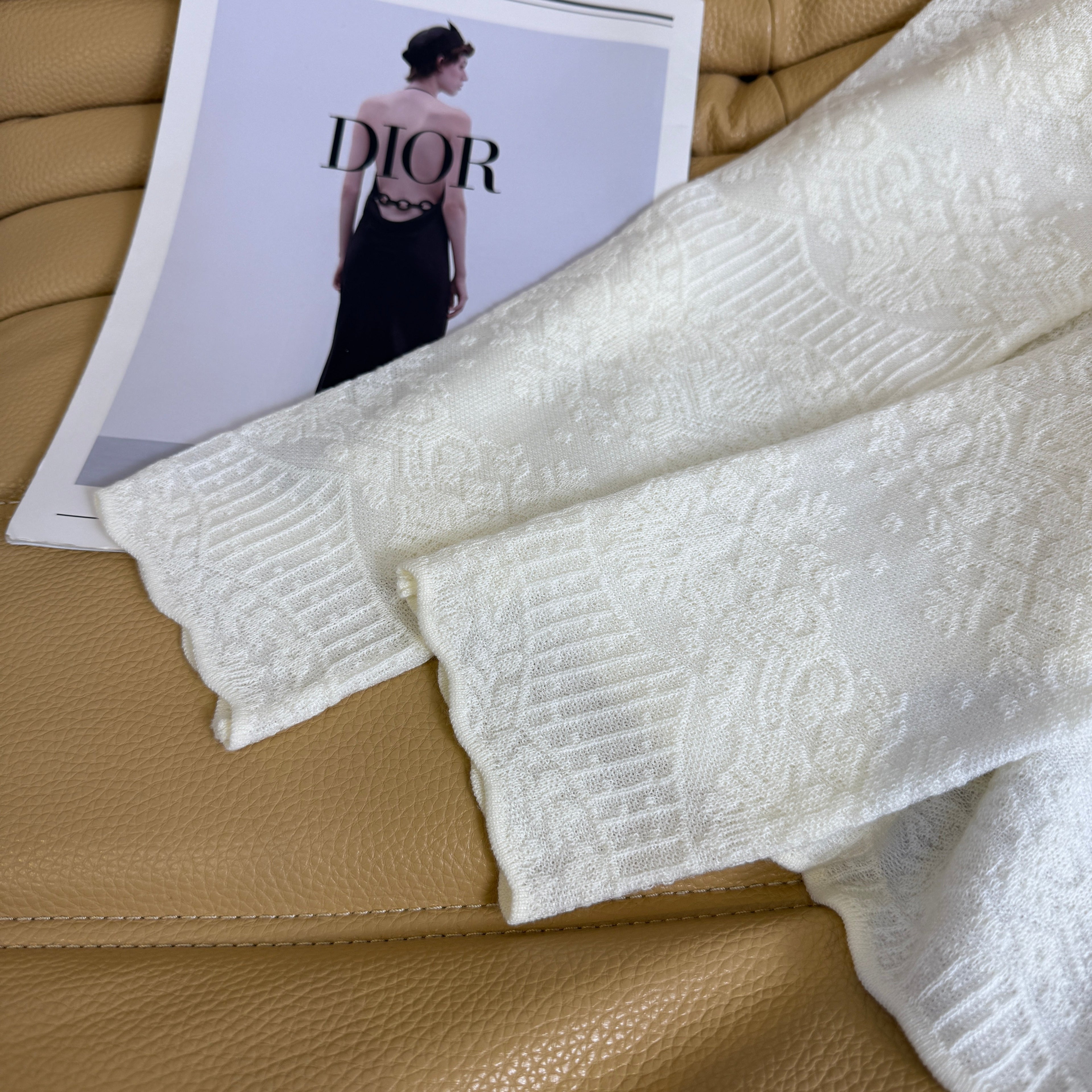26NEW White Jacquard Knit Sweater