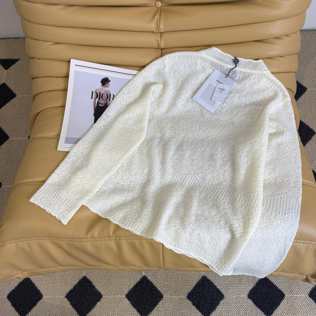 26NEW White Jacquard Knit Sweater