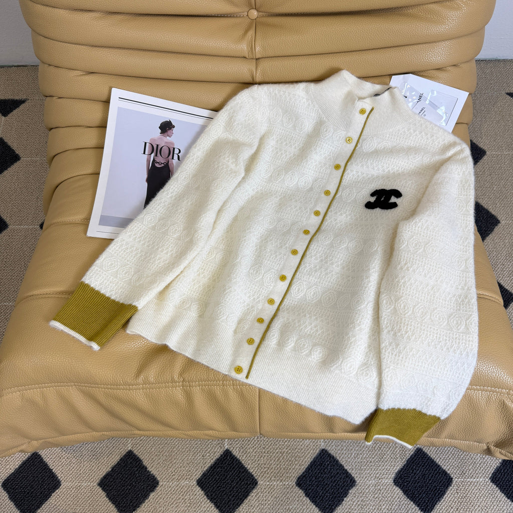 26NEW Off-white Knit Cardigan
