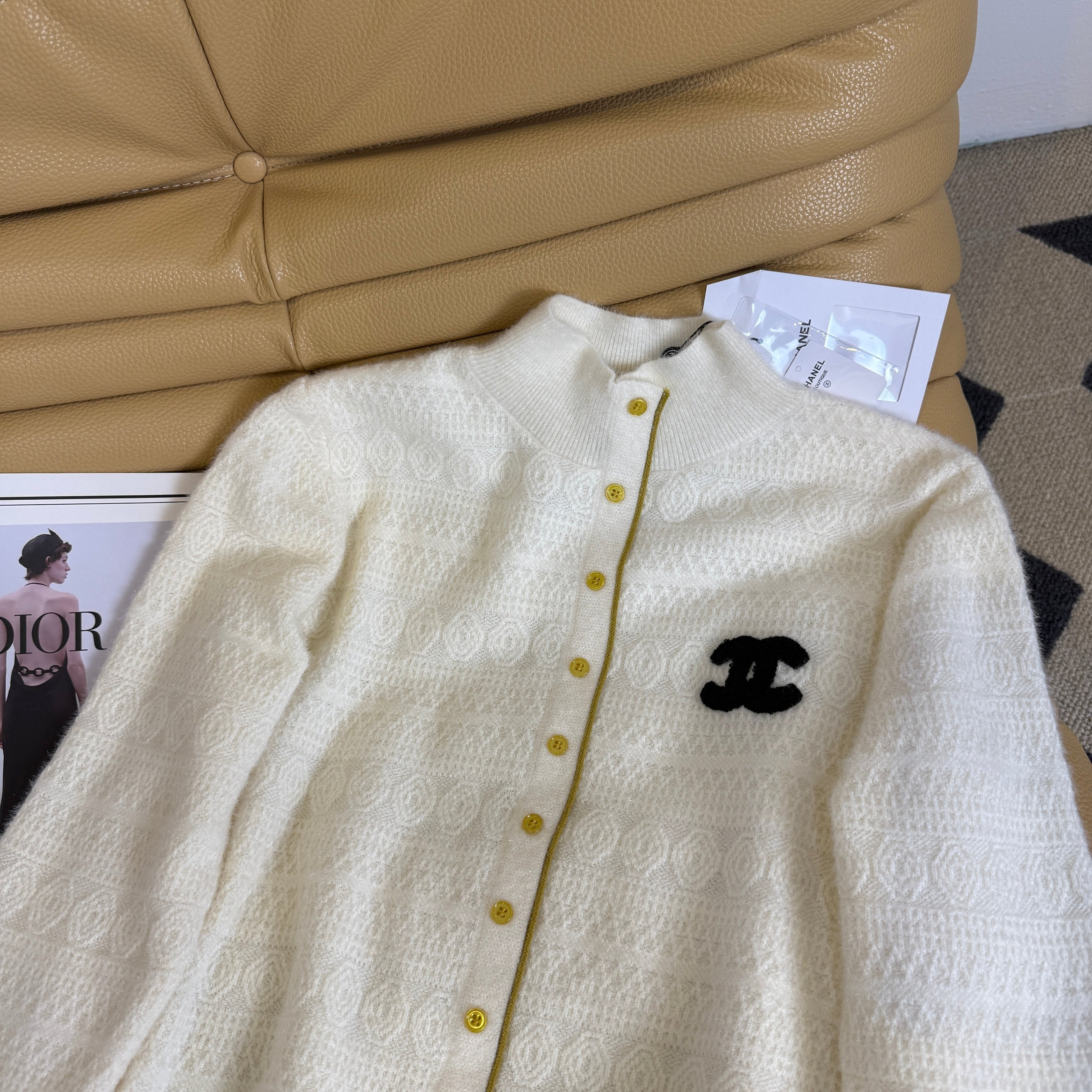 26NEW Off-white Knit Cardigan