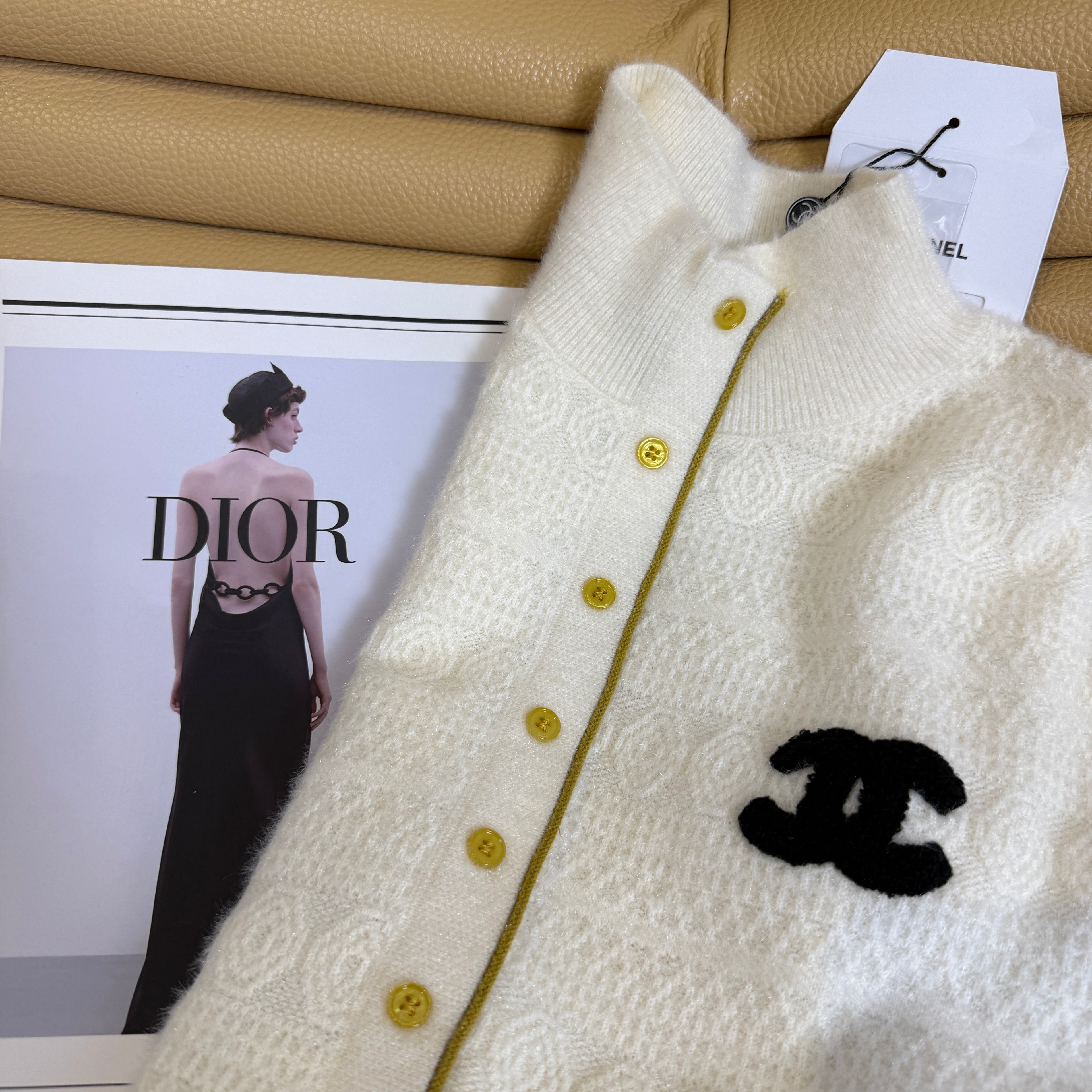 26NEW Off-white Knit Cardigan