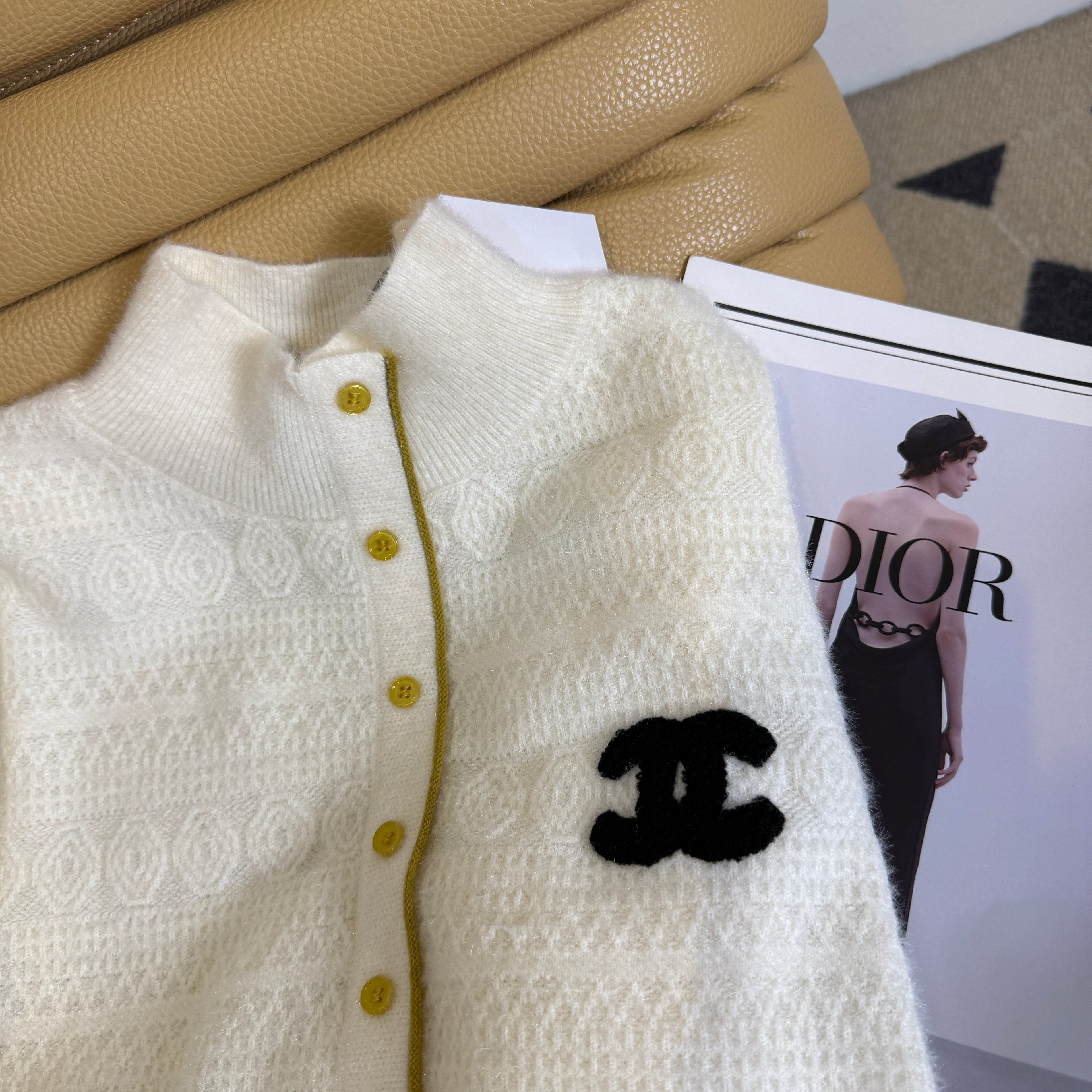 26NEW Off-white Knit Cardigan