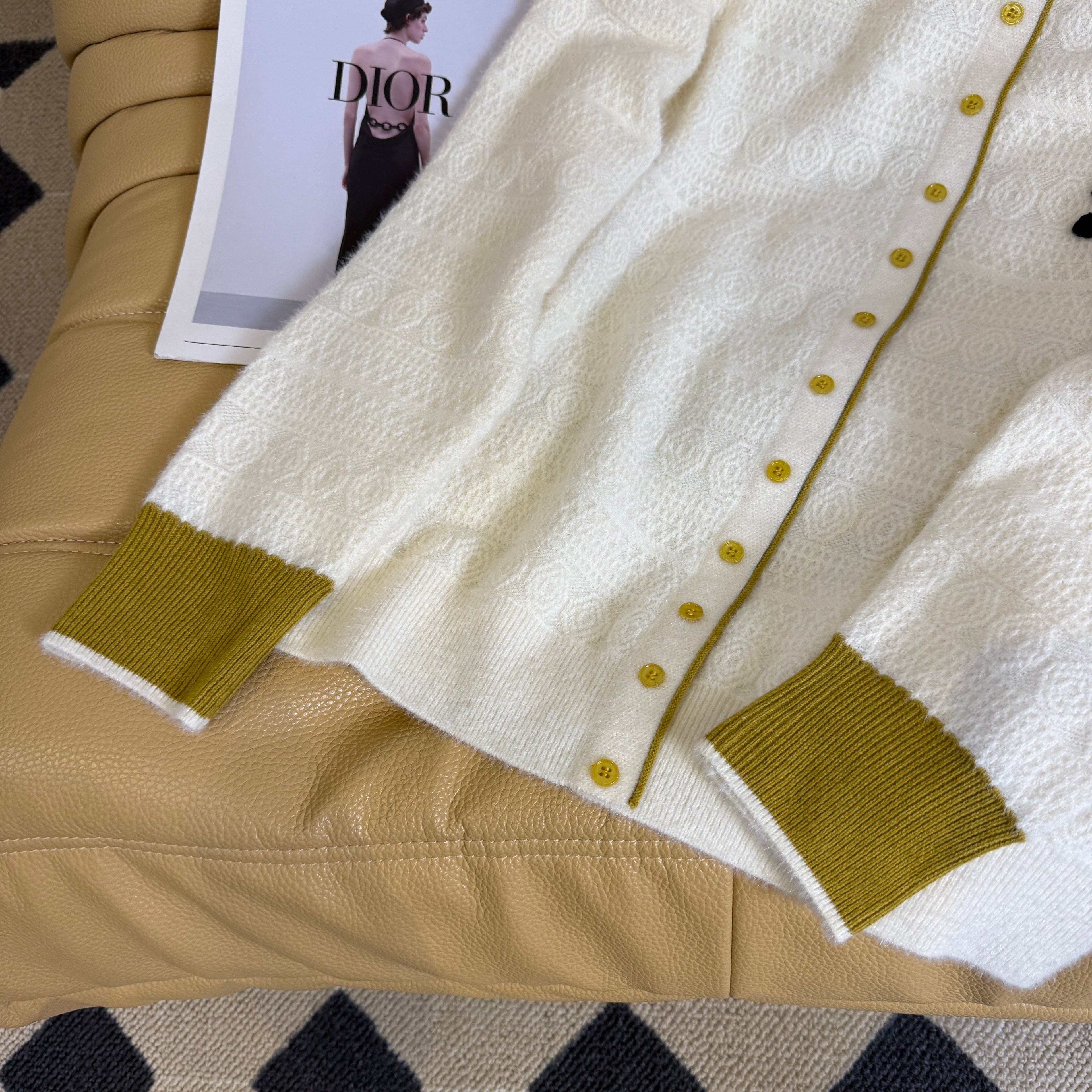 26NEW Off-white Knit Cardigan