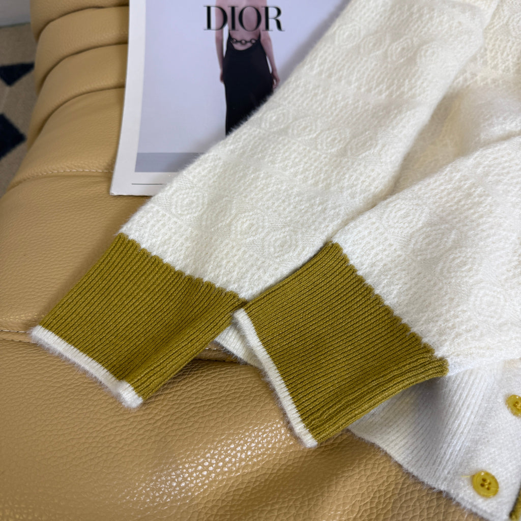 26NEW Off-white Knit Cardigan