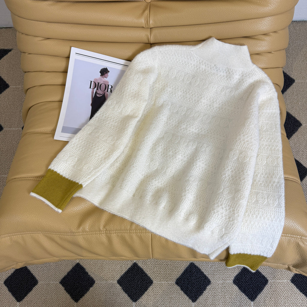 26NEW Off-white Knit Cardigan