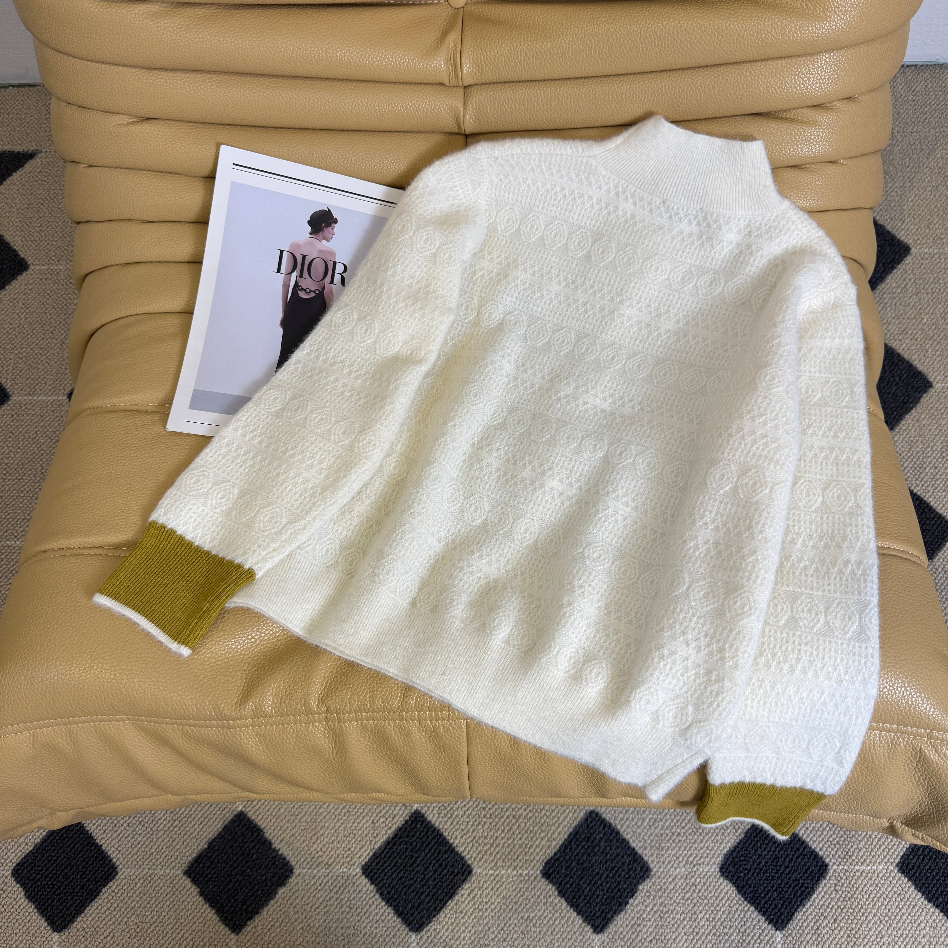26NEW Off-white Knit Cardigan