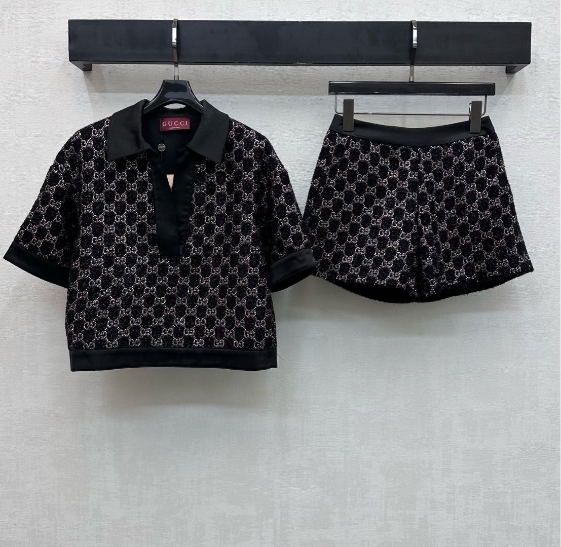 26NEW heavy-duty rhinestone short-sleeved top + high-waisted shorts
