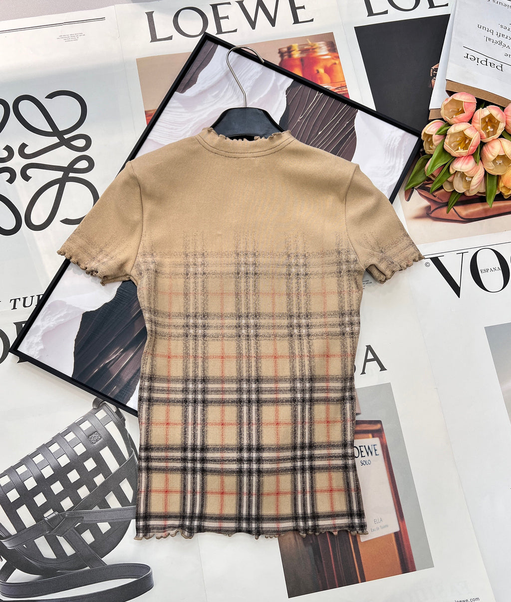26NEW Gradient Plaid Wavy Edge Fitted Short-Sleeve T-Shirt