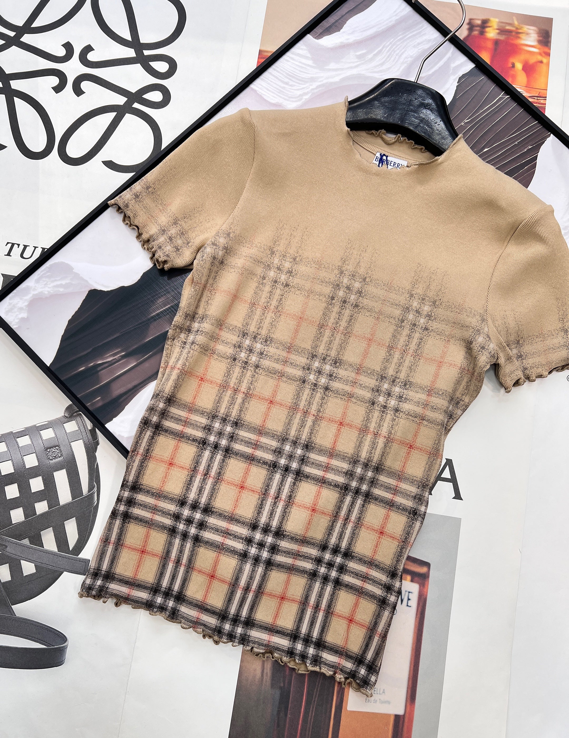 26NEW Gradient Plaid Wavy Edge Fitted Short-Sleeve T-Shirt