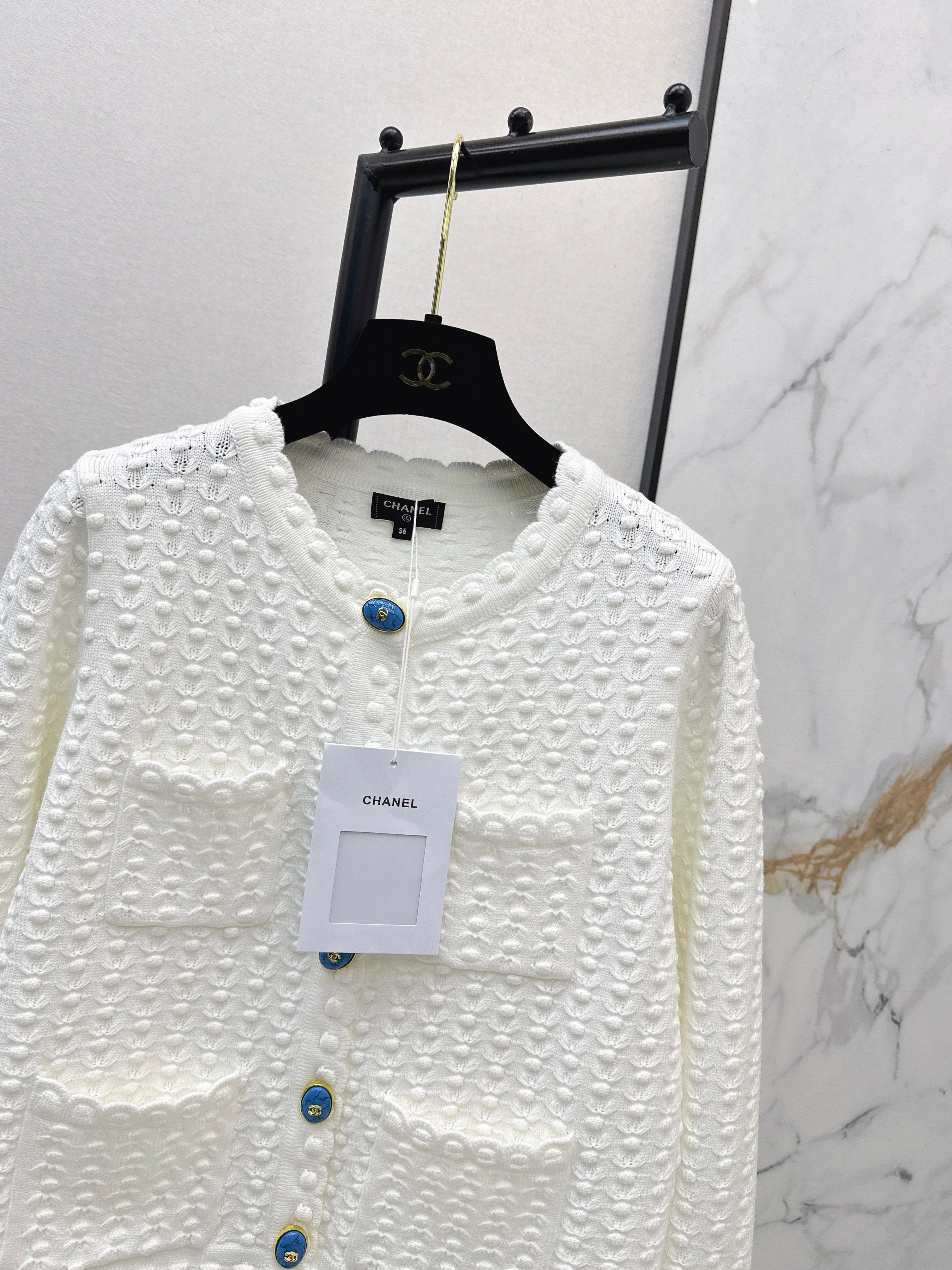 26NEW White Embossed Knit Cardigan