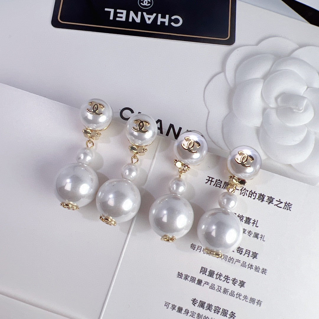 26NEW Micro-painted Crystal Tassel Teardrop Pearl Letter Stud Earrings