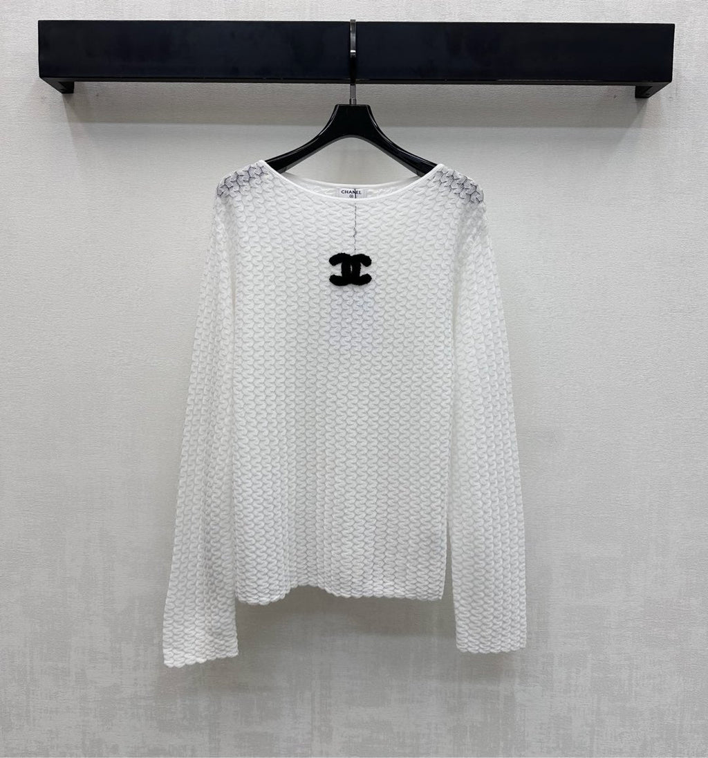 26NEW Wavy Pattern Knit Top