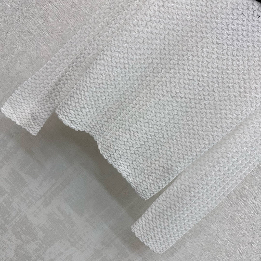 26NEW Wavy Pattern Knit Top