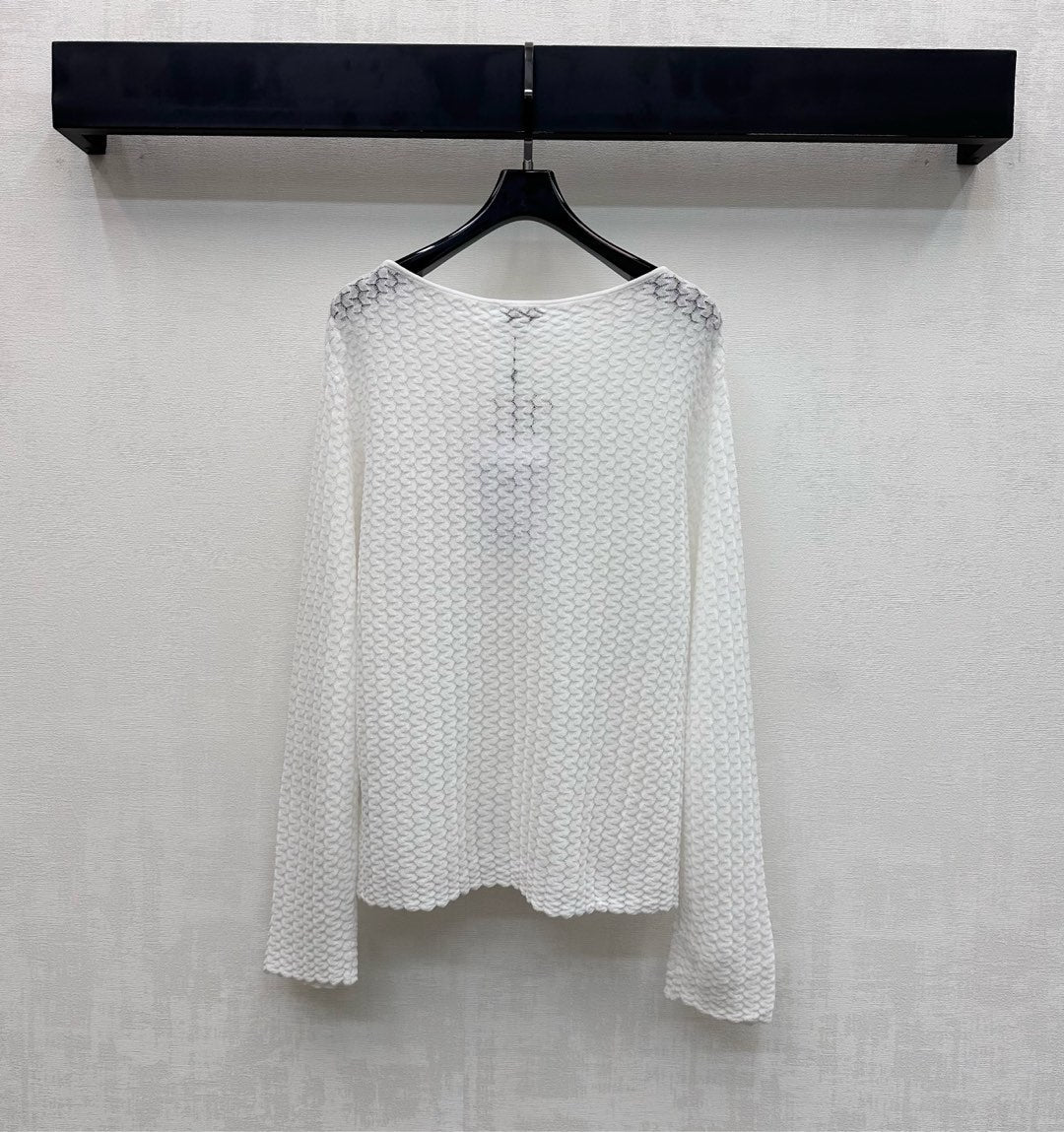 26NEW Wavy Pattern Knit Top
