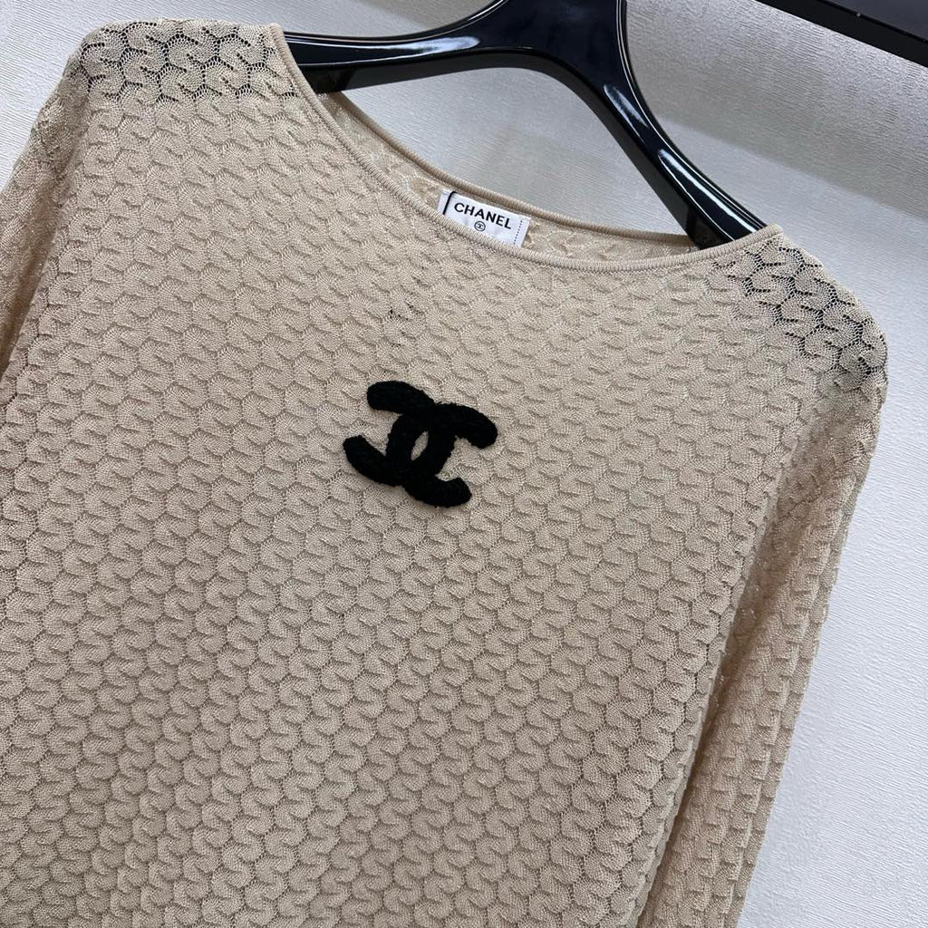 26NEW Wavy Pattern Knit Top
