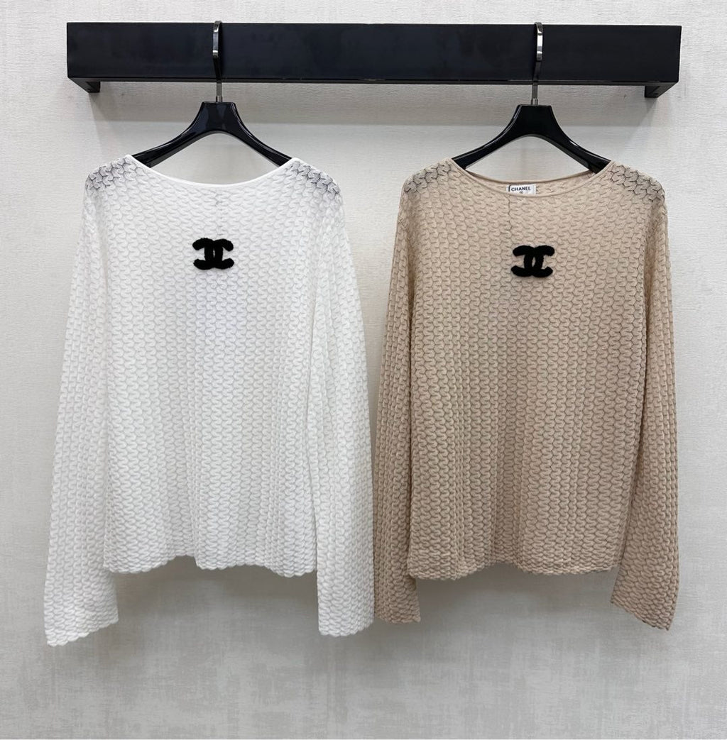 26NEW Wavy Pattern Knit Top