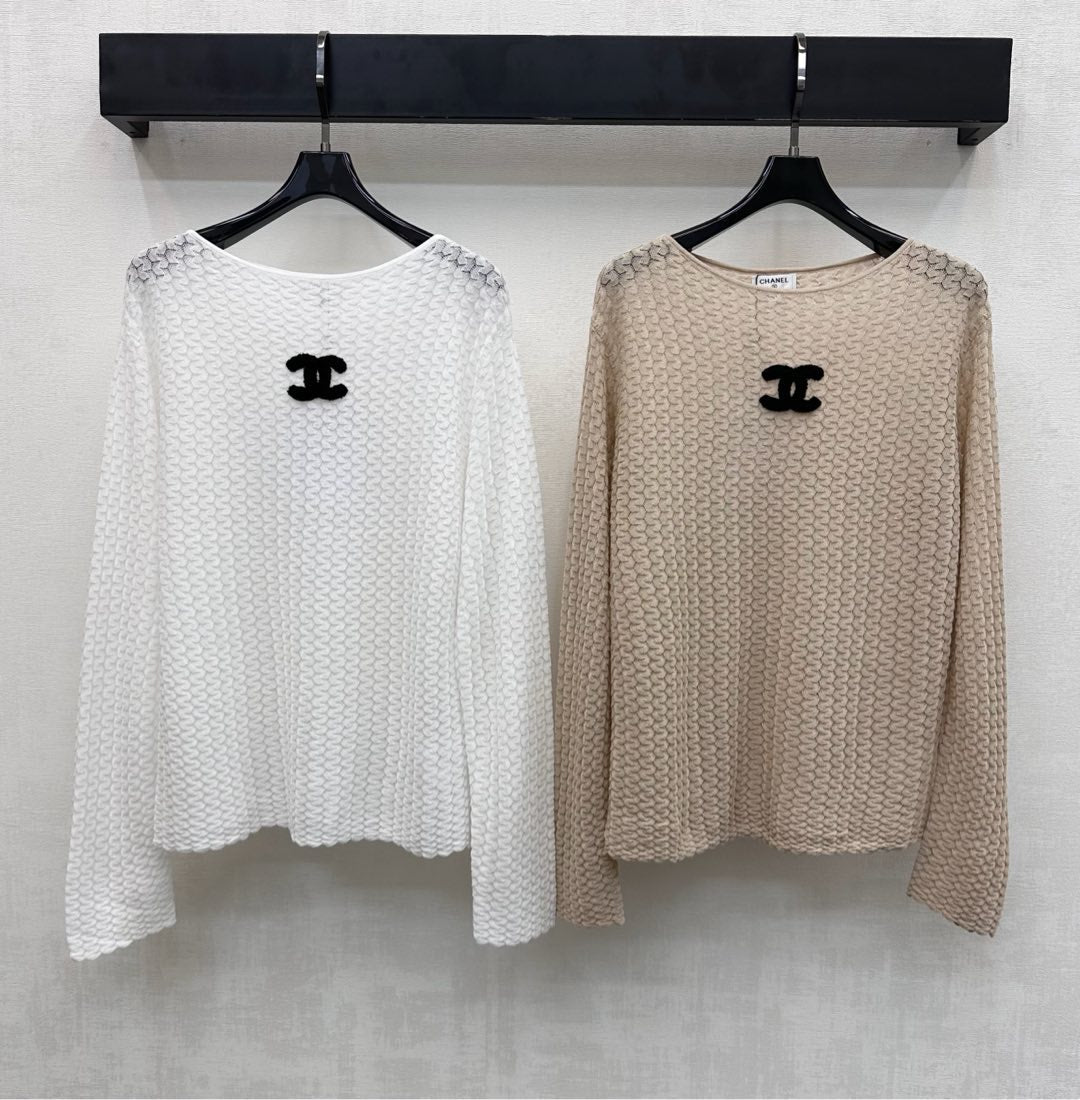 26NEW Wavy Pattern Knit Top